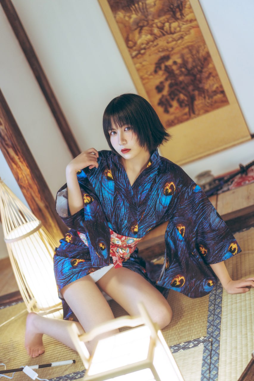 Gou Ming - Peacock Kimono