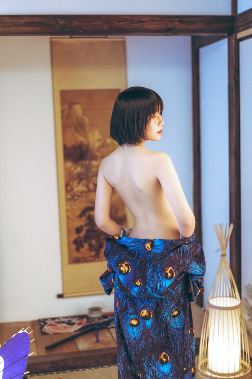 Gou Ming - Peacock Kimono