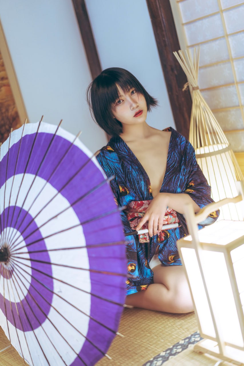 Gou Ming - Peacock Kimono