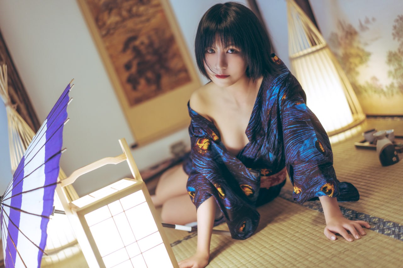 Gou Ming - Peacock Kimono