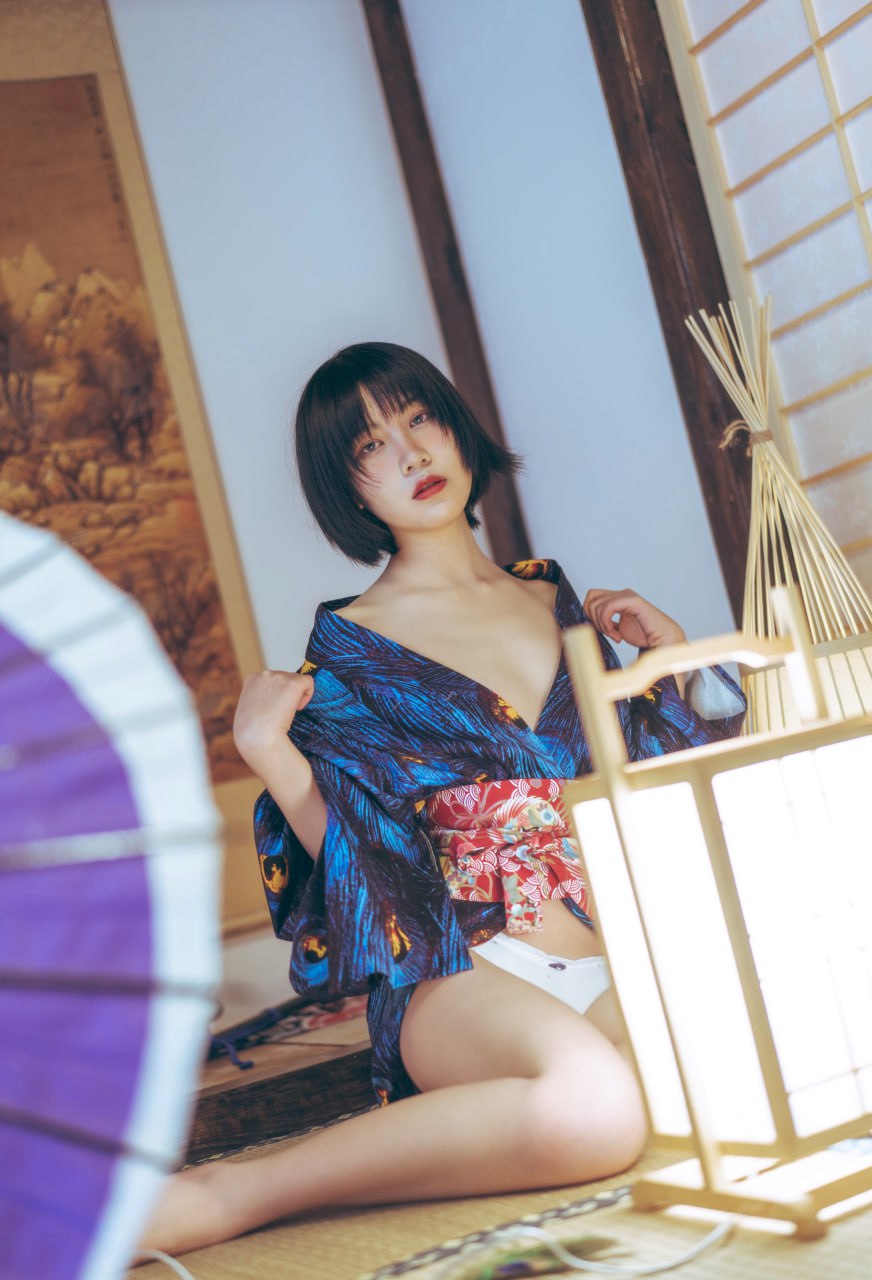 Gou Ming - Peacock Kimono