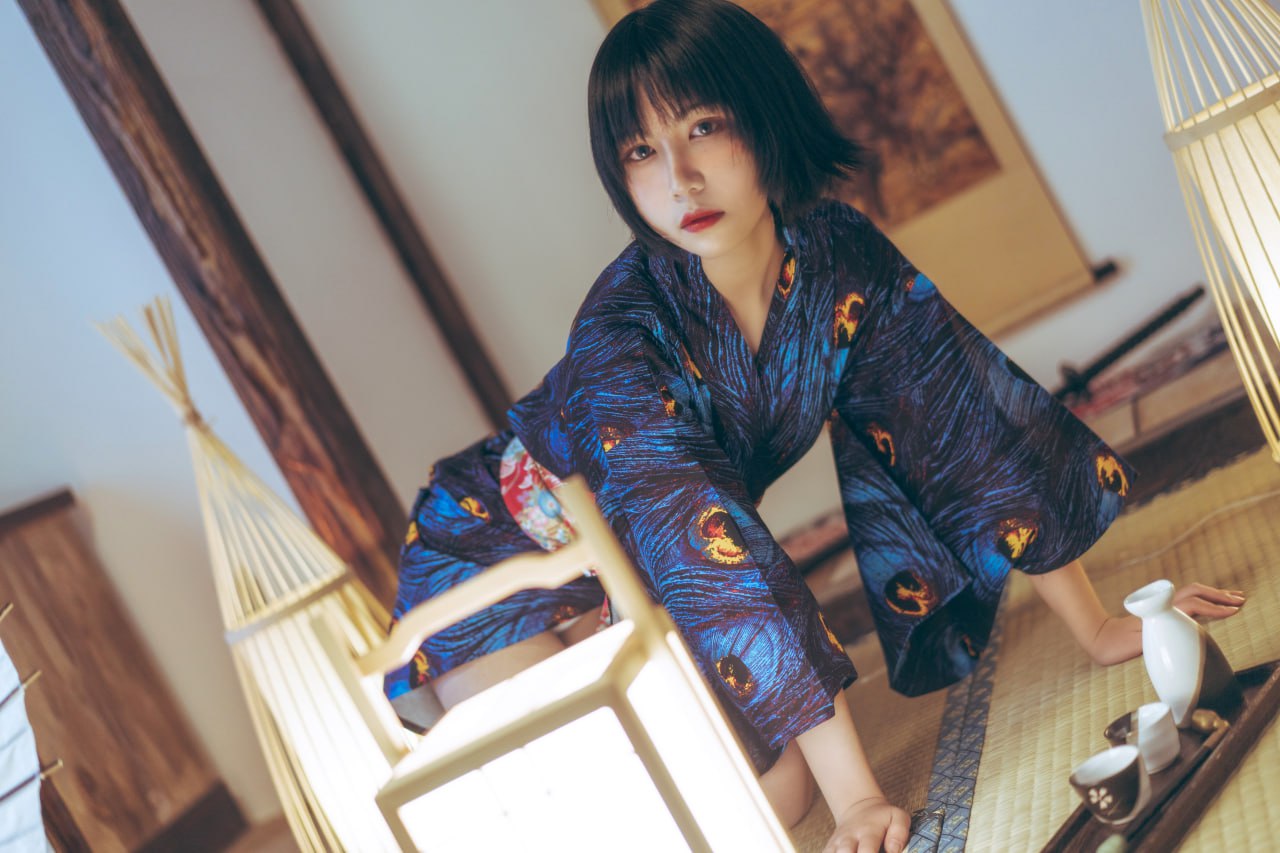 Gou Ming - Peacock Kimono