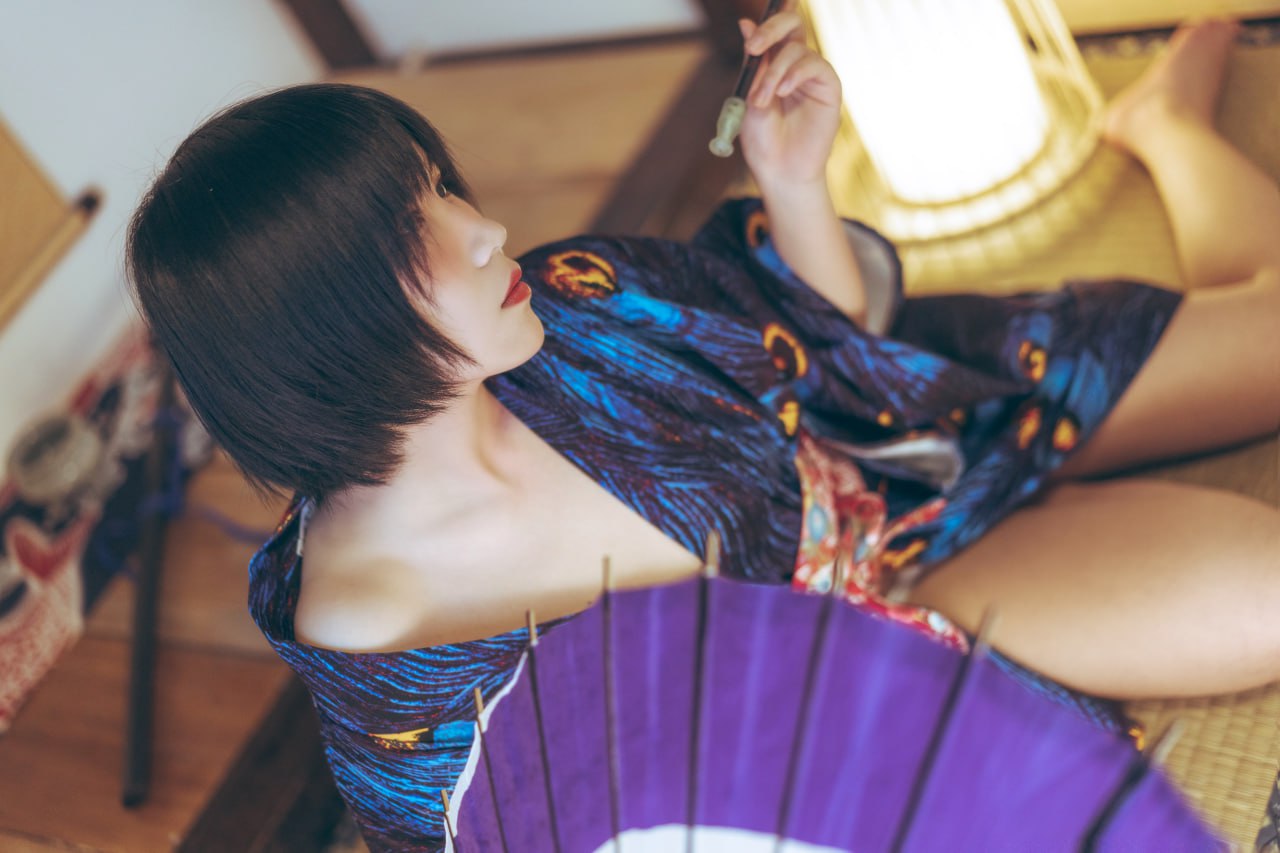 Gou Ming - Peacock Kimono