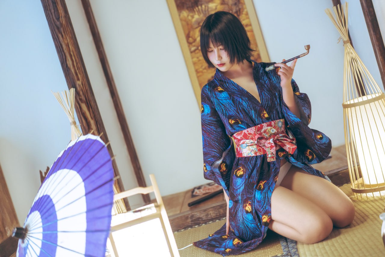 Gou Ming - Peacock Kimono
