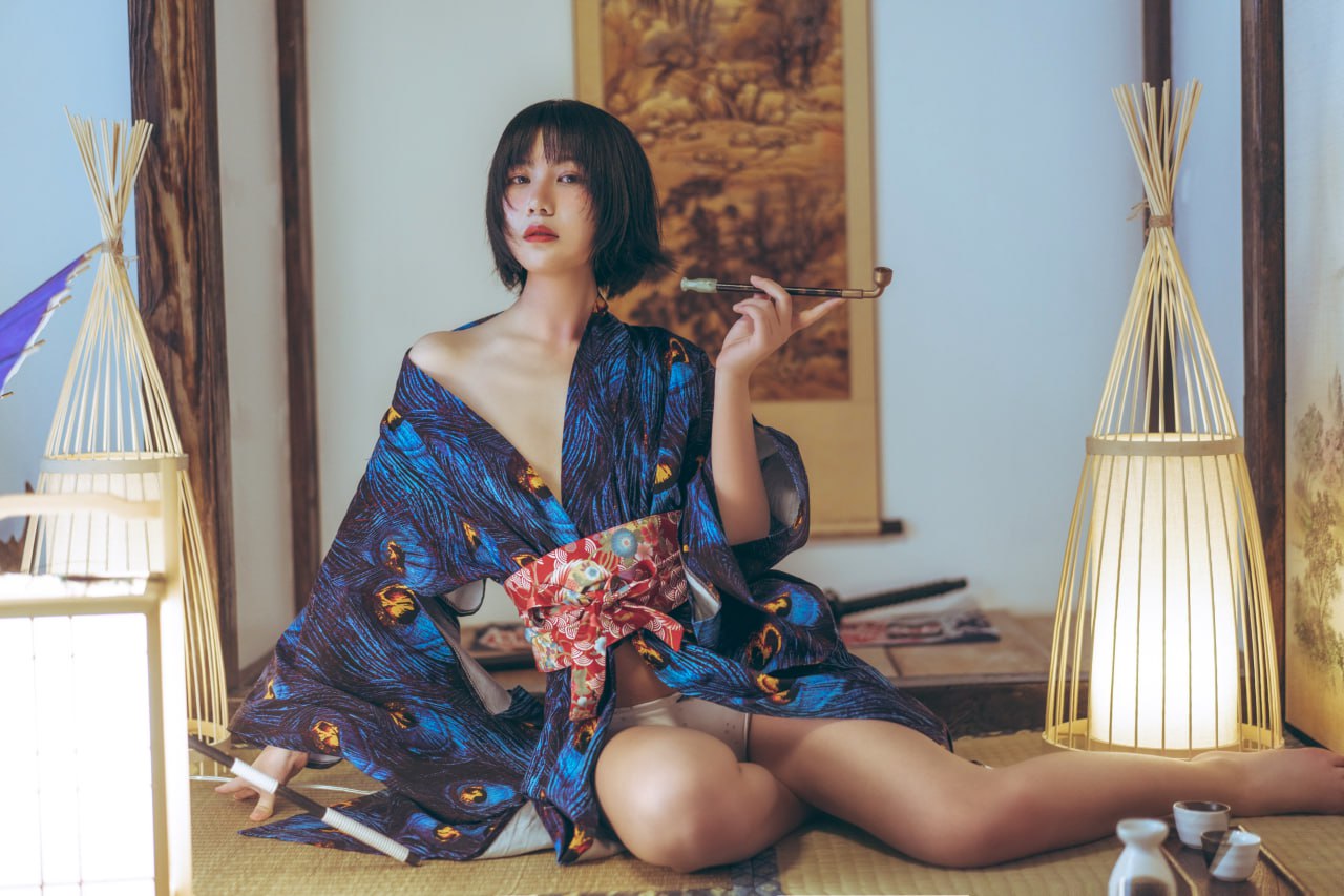 Gou Ming - Peacock Kimono