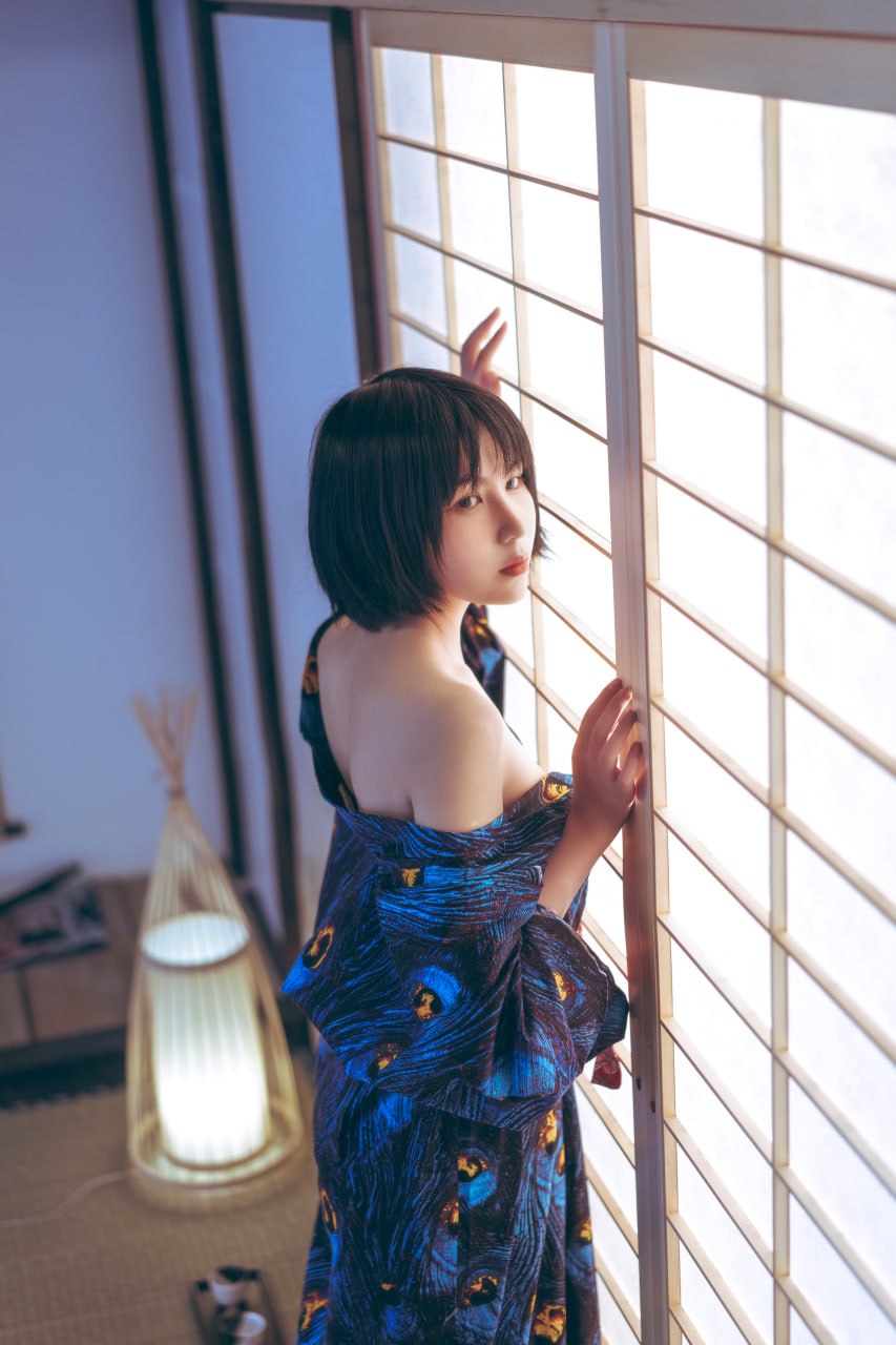 Gou Ming - Peacock Kimono