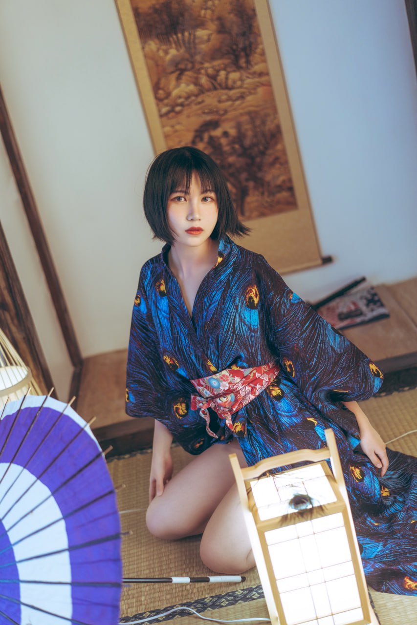 Gou Ming - Peacock Kimono