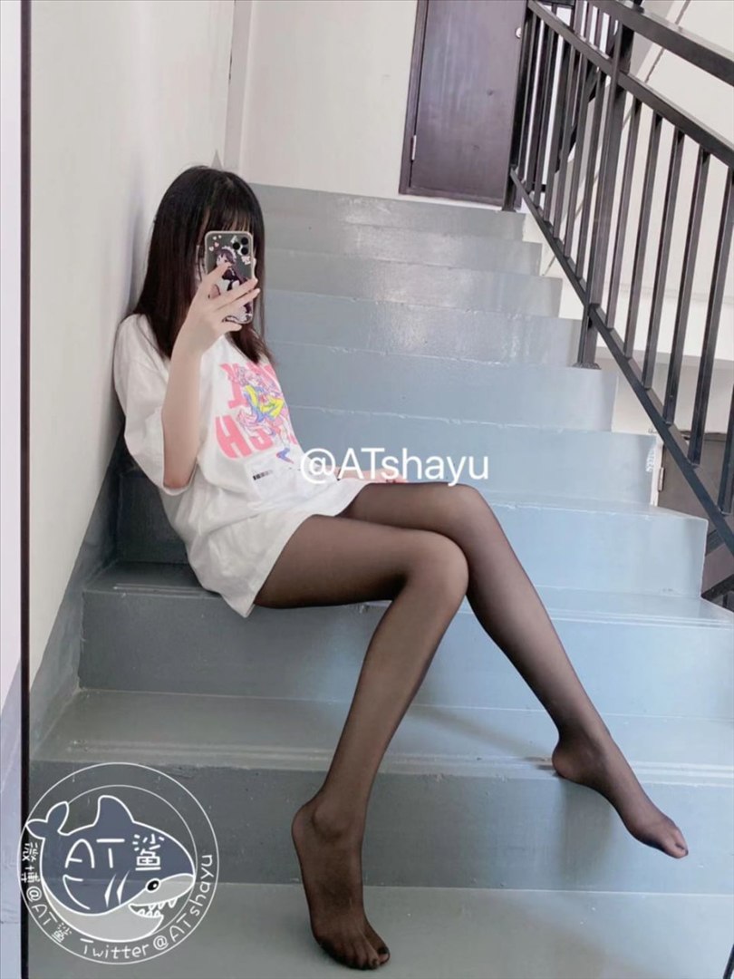 AT鲨 - 楼道里的黑丝 44P