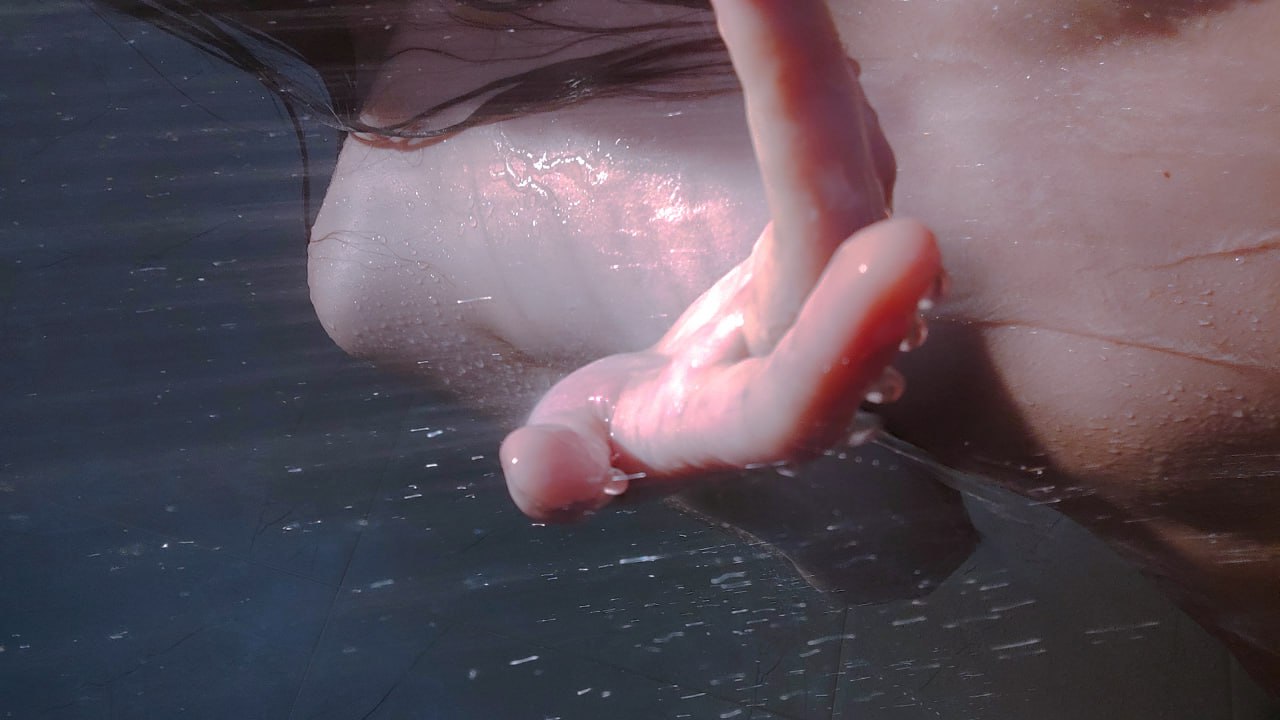 桜桃喵洗澡水滴主题写真