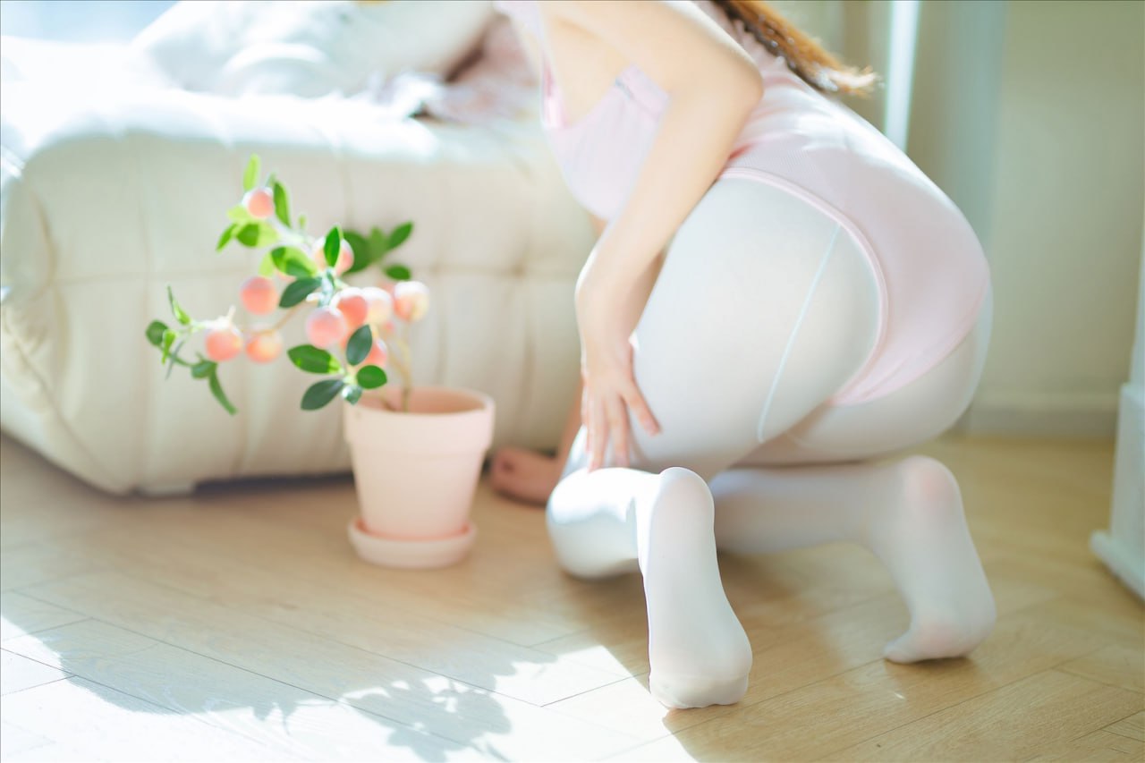 三無人型 - 白丝桃子 60P