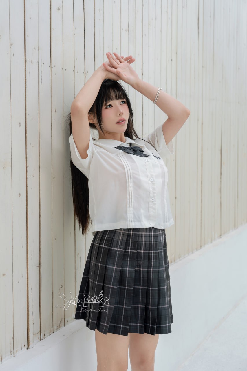 Yaoyikoutuniang 雨后小故事 Photo Set