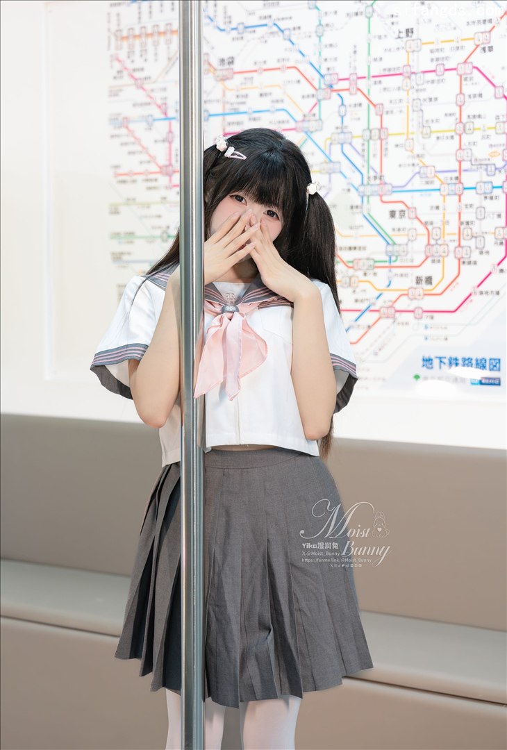 咬一口兔娘 - 地铁萌妹 85P