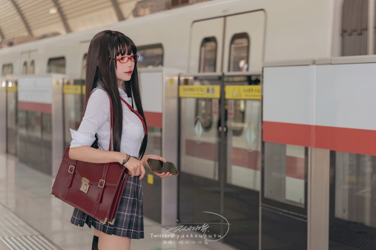 一口噛む兎娘 - 電車驚魂& 期待71P1V
