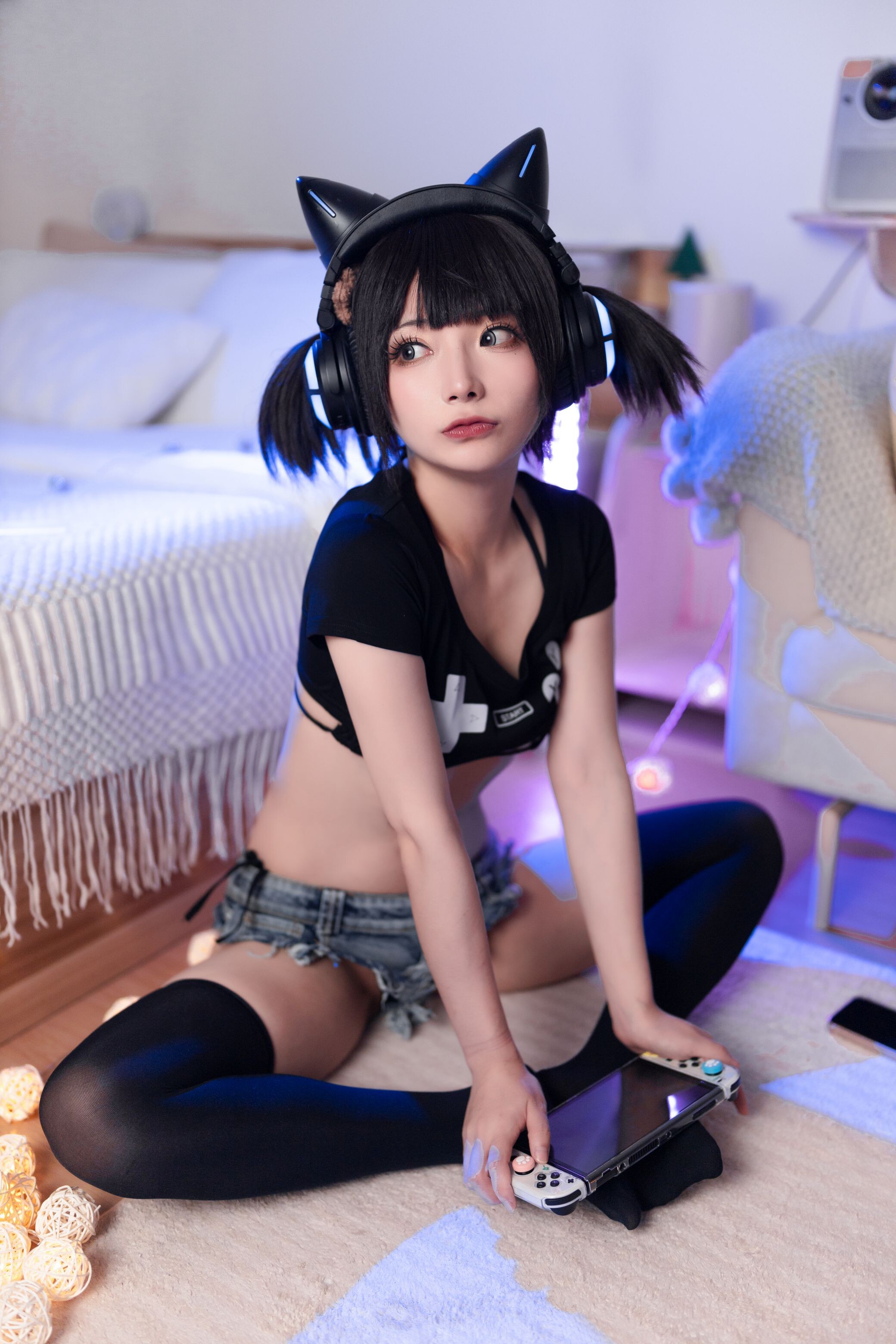 是三不是世w - 偷玩游戏机的少女 48P