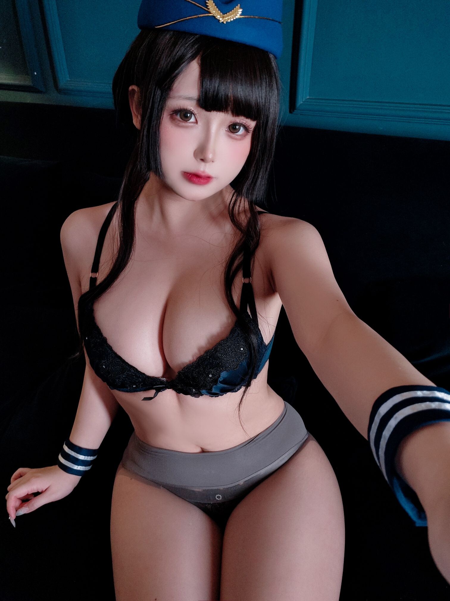 Rina Jiao - Phòng chờ hạng nhất