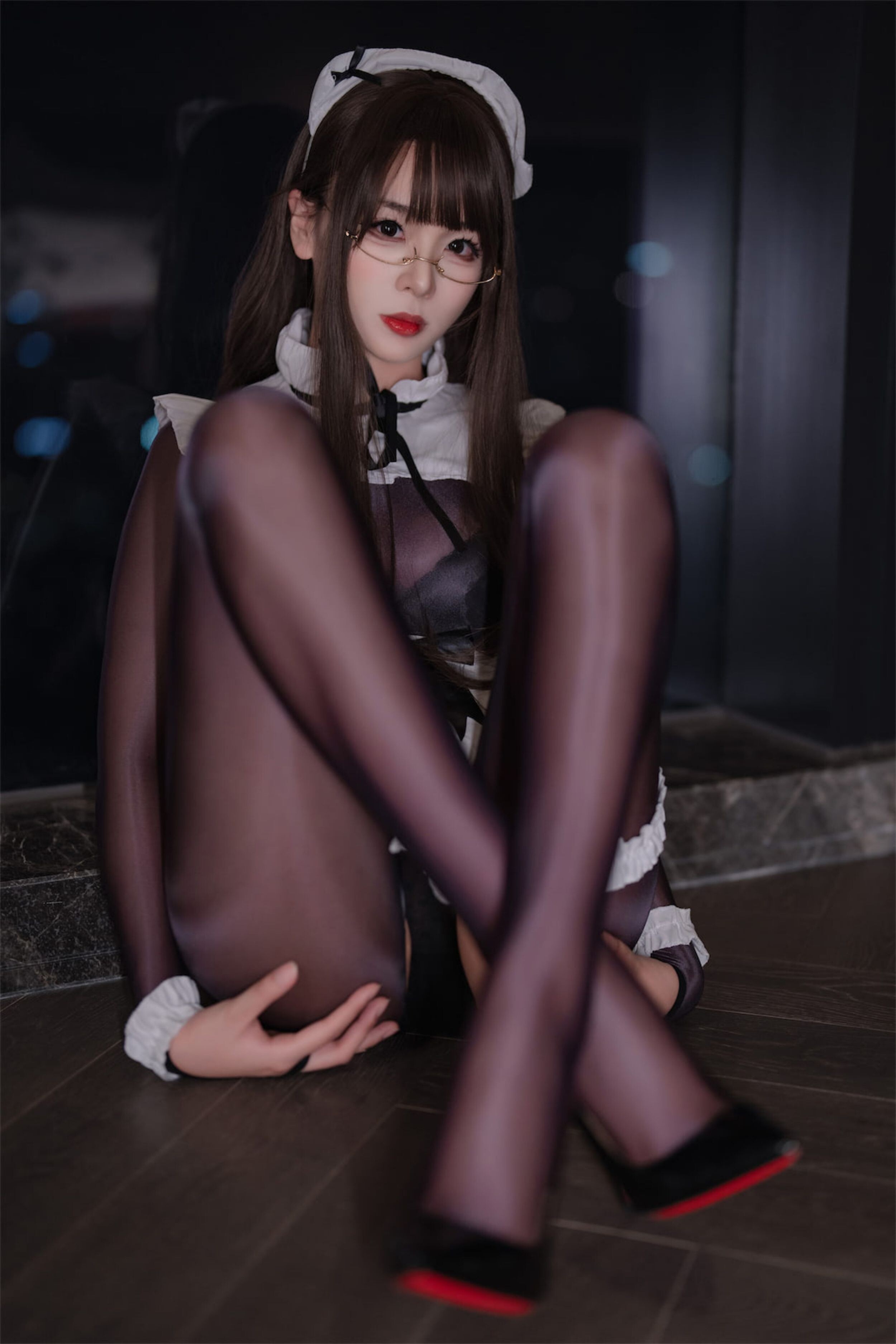 轩萧学姐 - 连体丝女仆90P