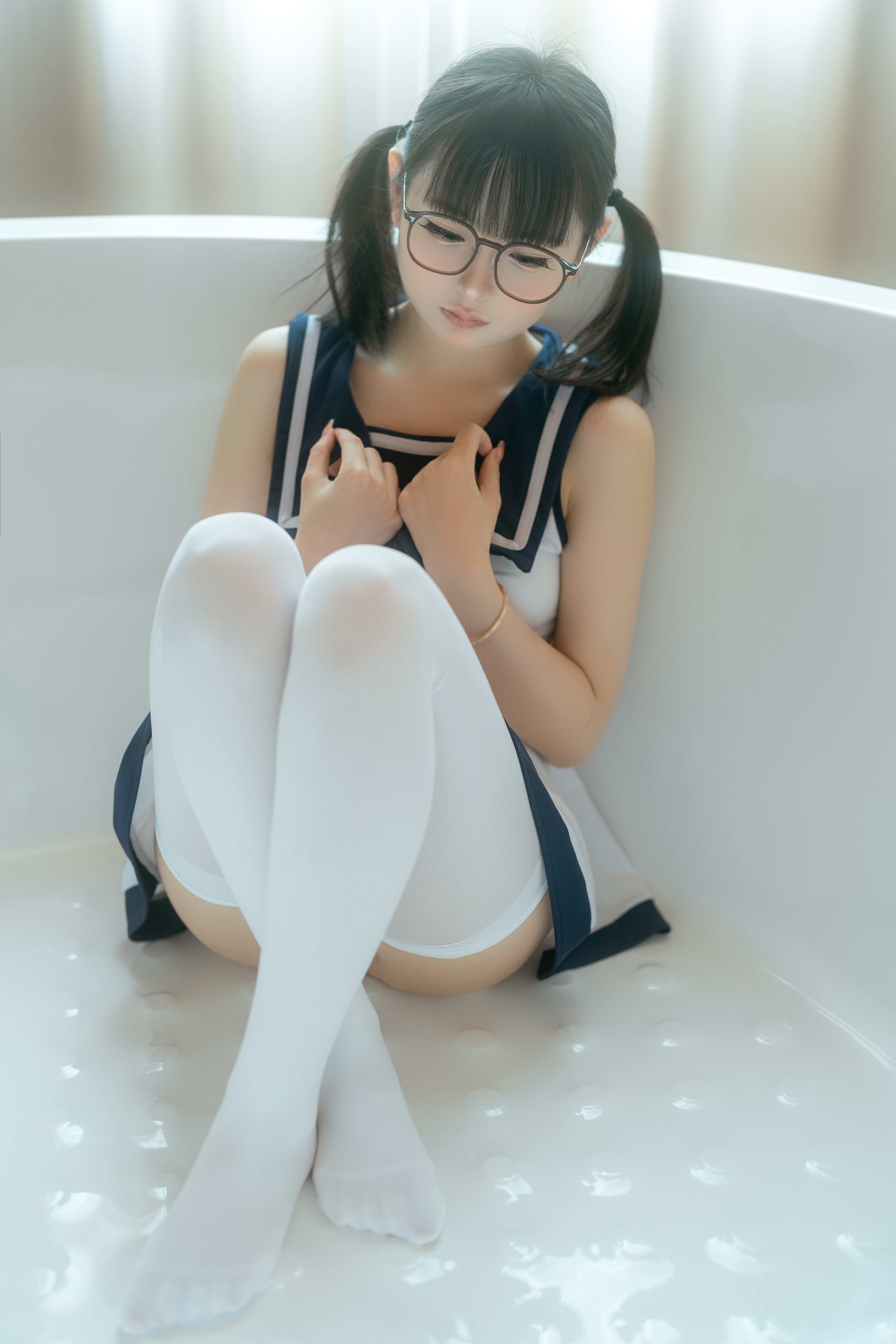 幼水铃衣 - Mơ Tắm Cô Gái 81P1V