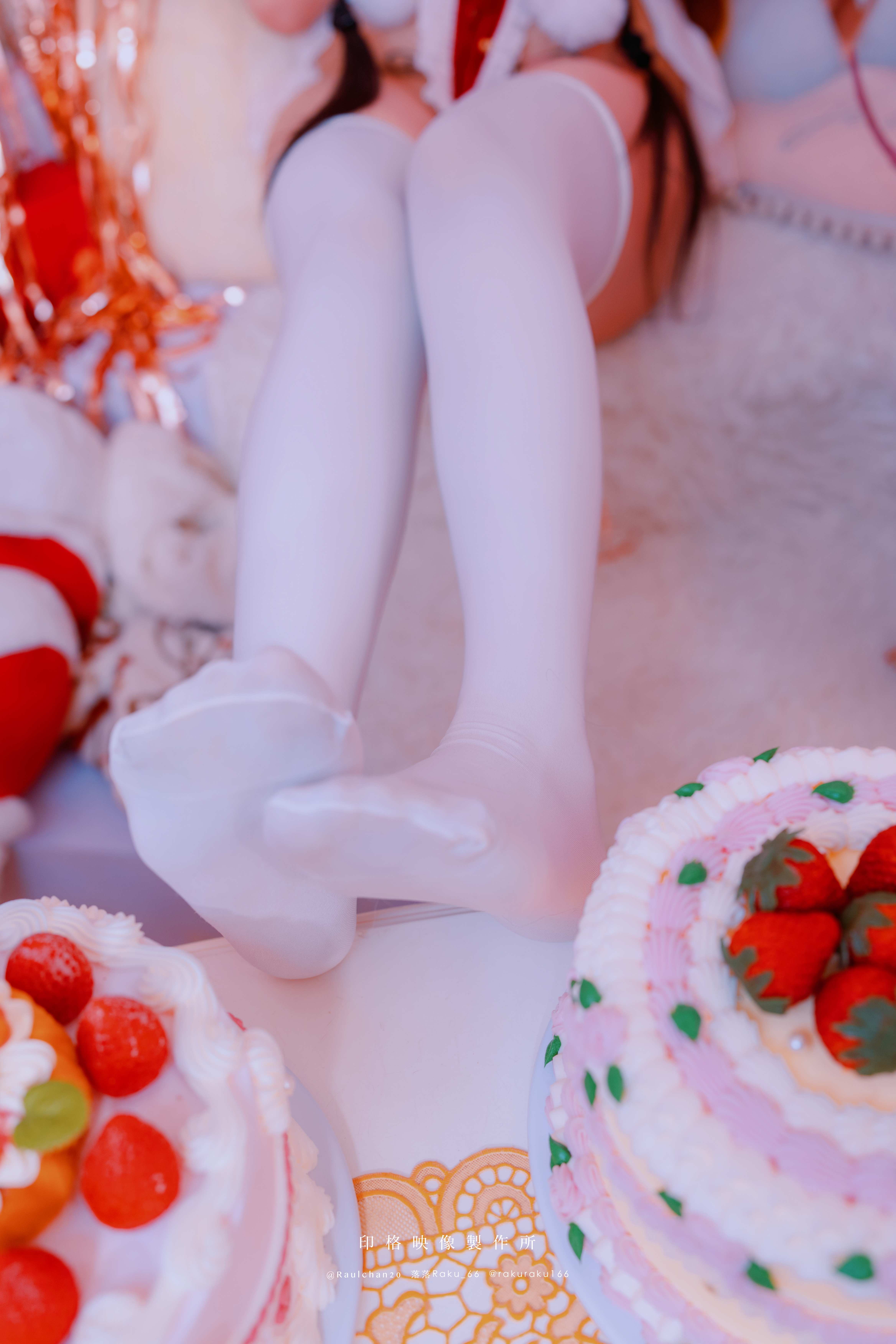 落落Raku - Santa Tell Me