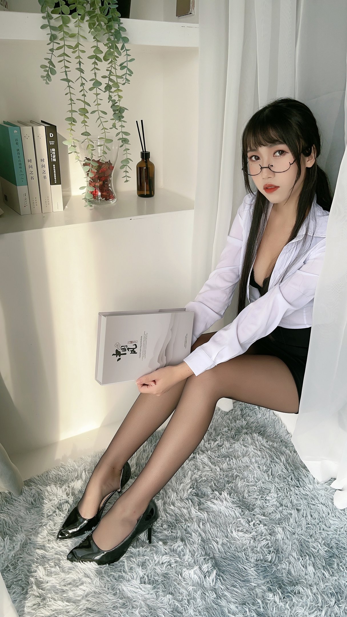 不呆猫 - 黑丝包臀OL 24P