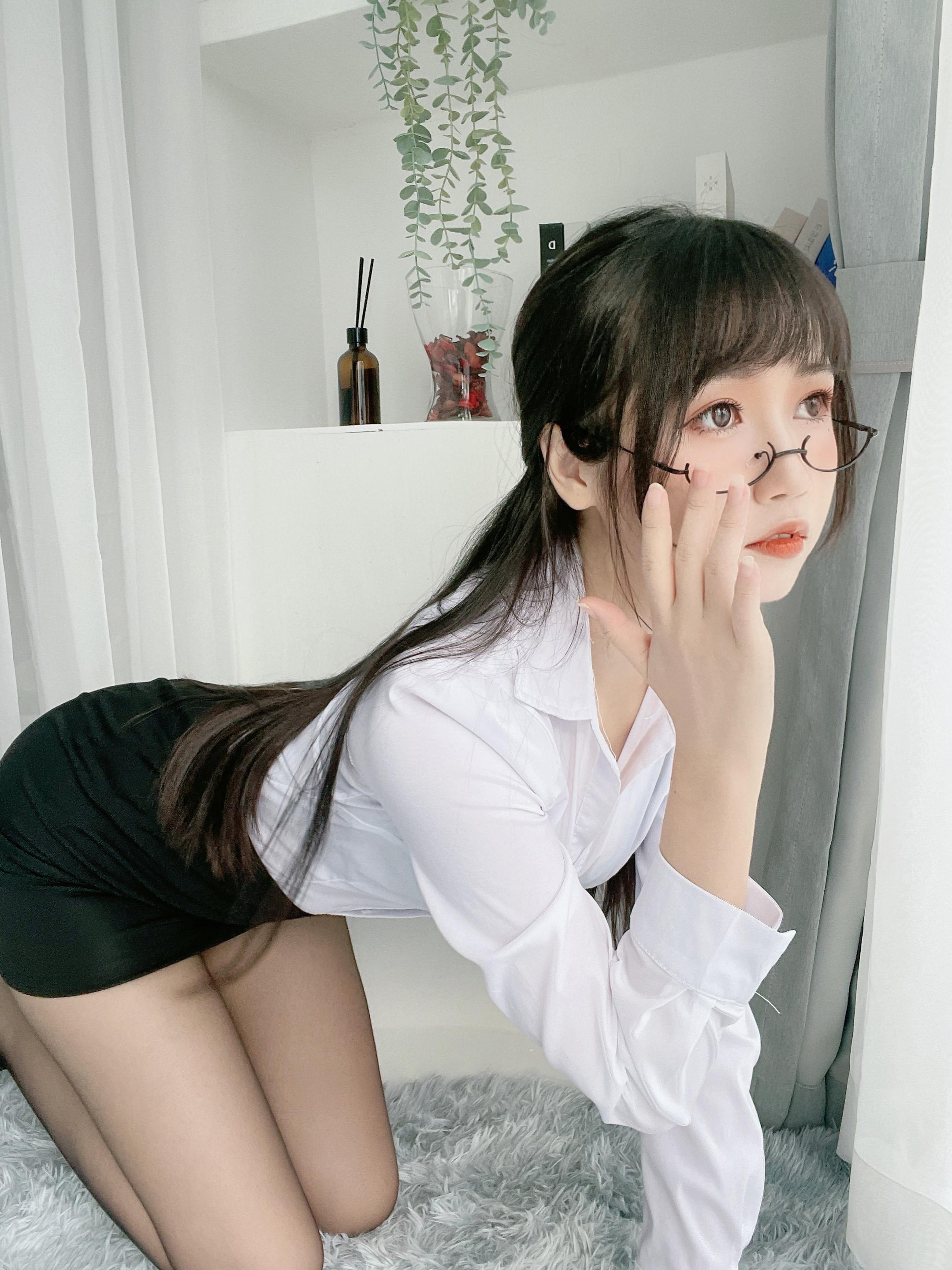 不呆猫 - 黑丝包臀OL 24P
