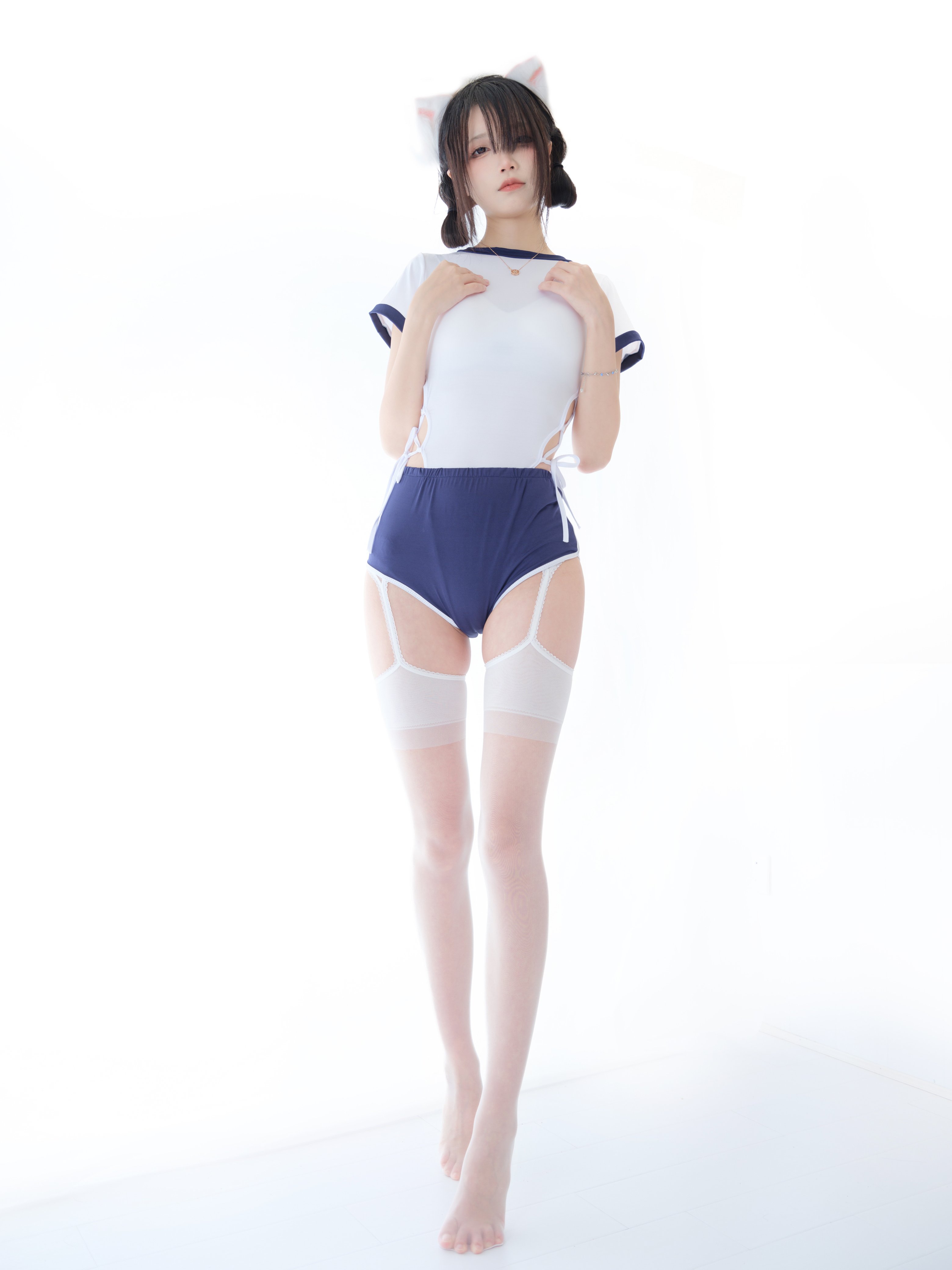 Năm giờ sáng trăm ma - Hạm trưởng quần thể thao 25P