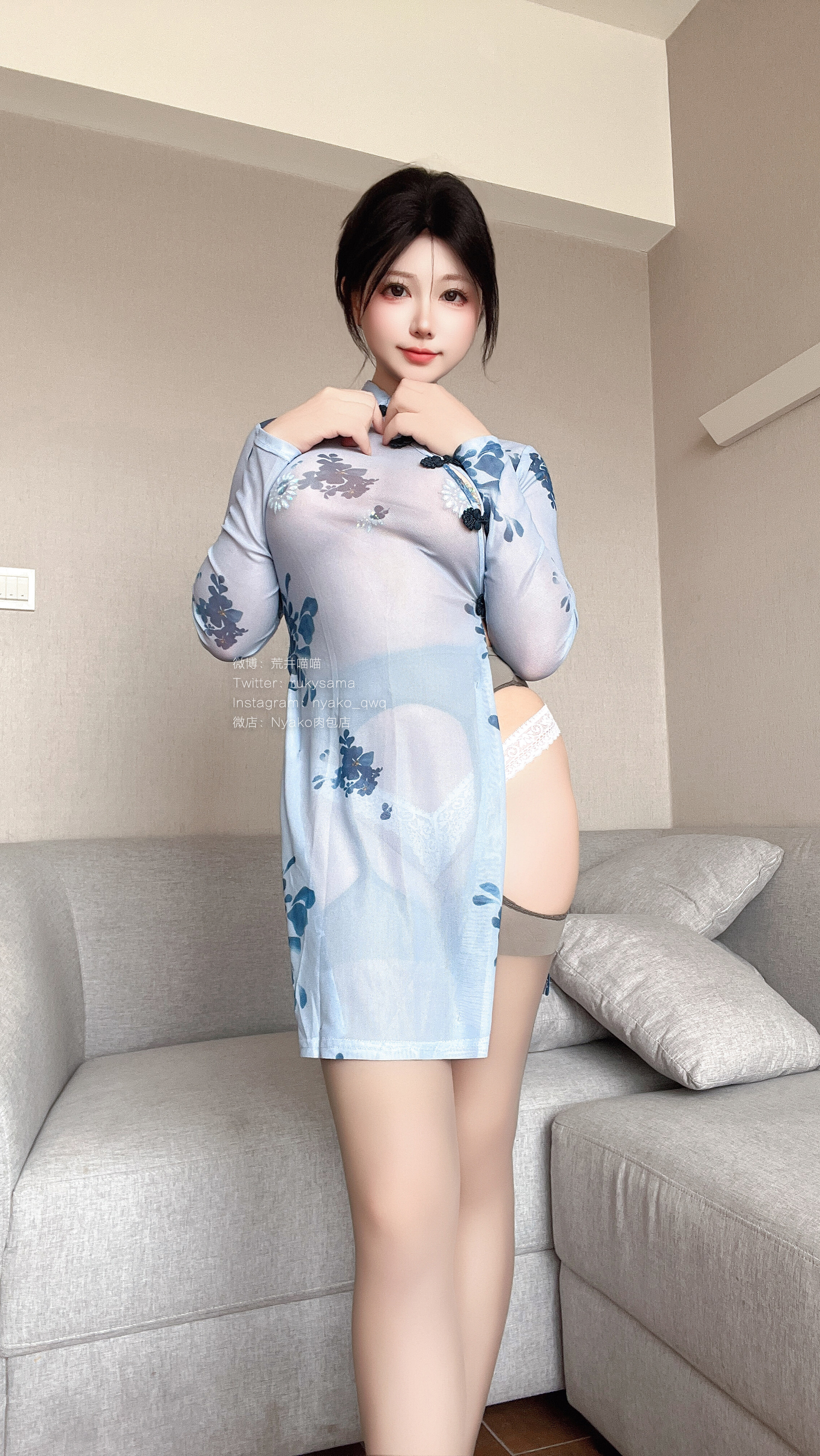 Nyako喵子 - Tự sướng 31 Áo dài tơ xám 55P1V