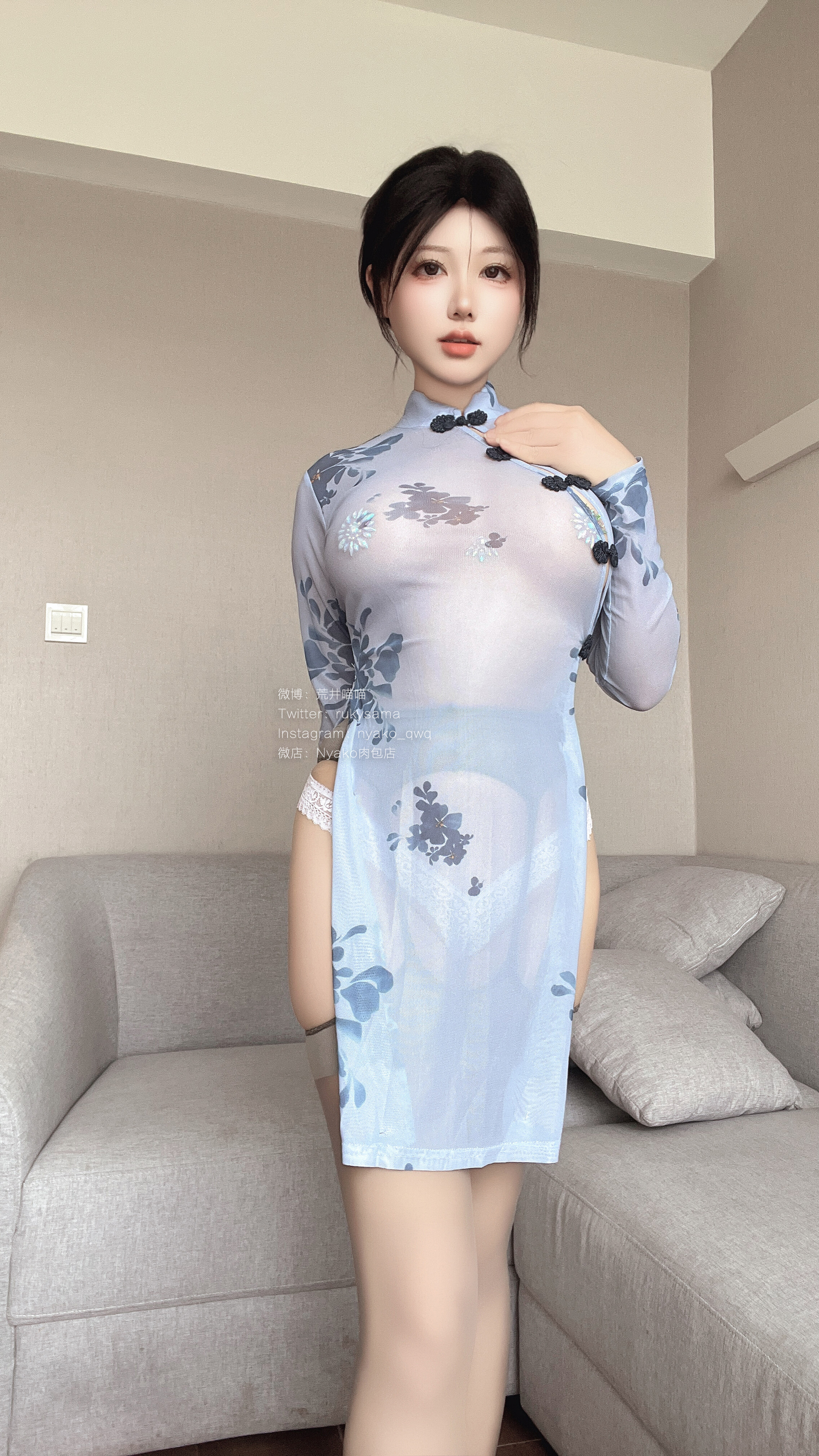 Nyako喵子 - Tự sướng 31 Áo dài tơ xám 55P1V
