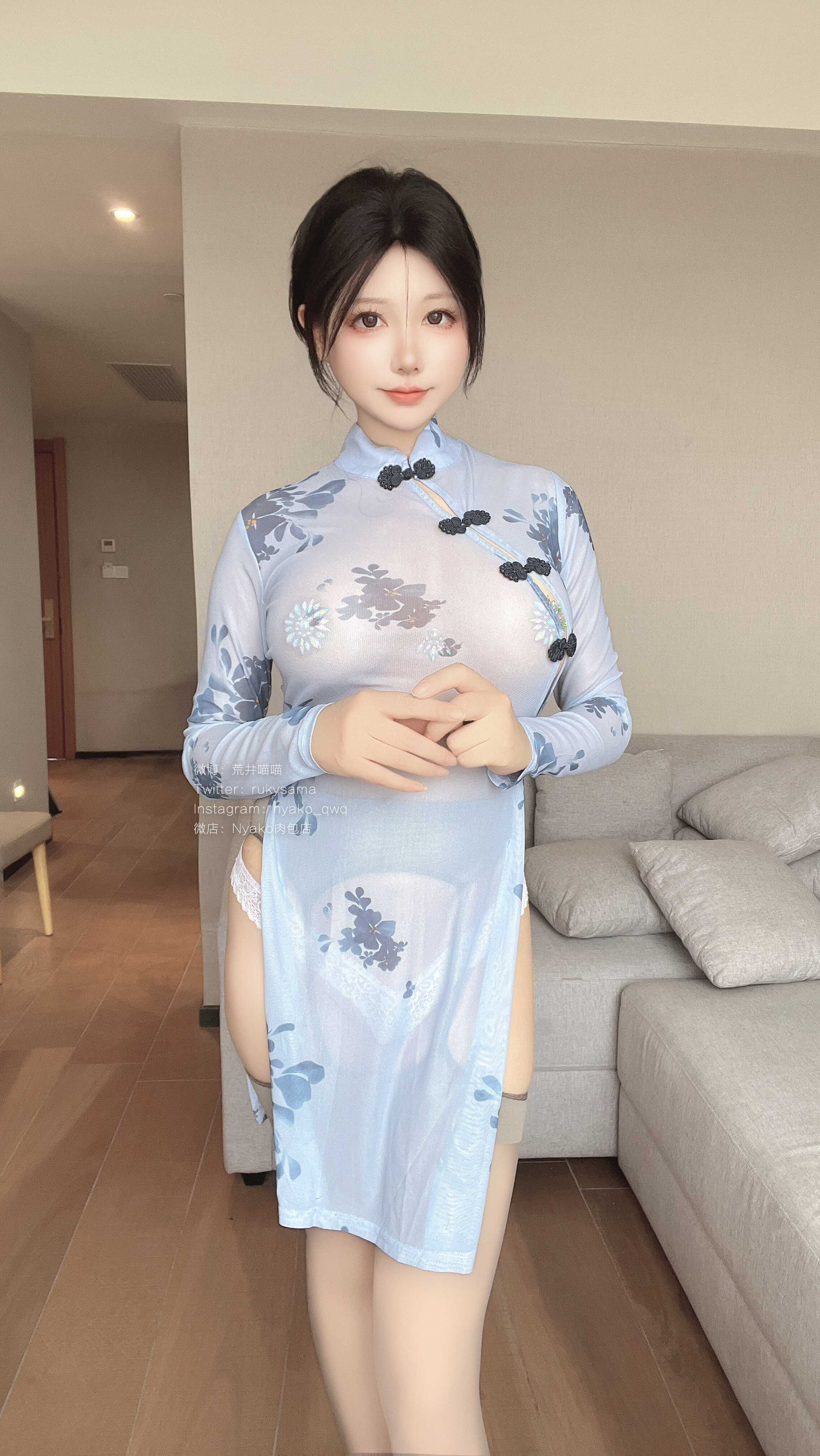 Nyako喵子 - Tự sướng 31 Áo dài tơ xám 55P1V