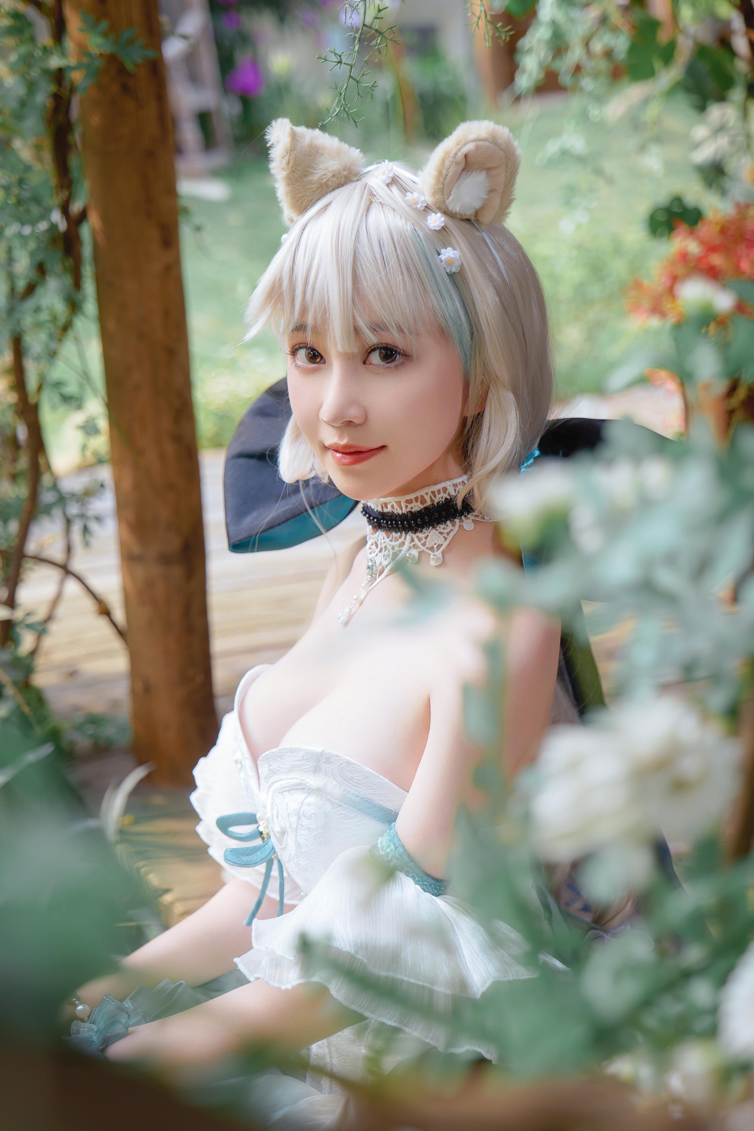 Cosplay Lynette ngoai troi Niannian Nnian vay ngan