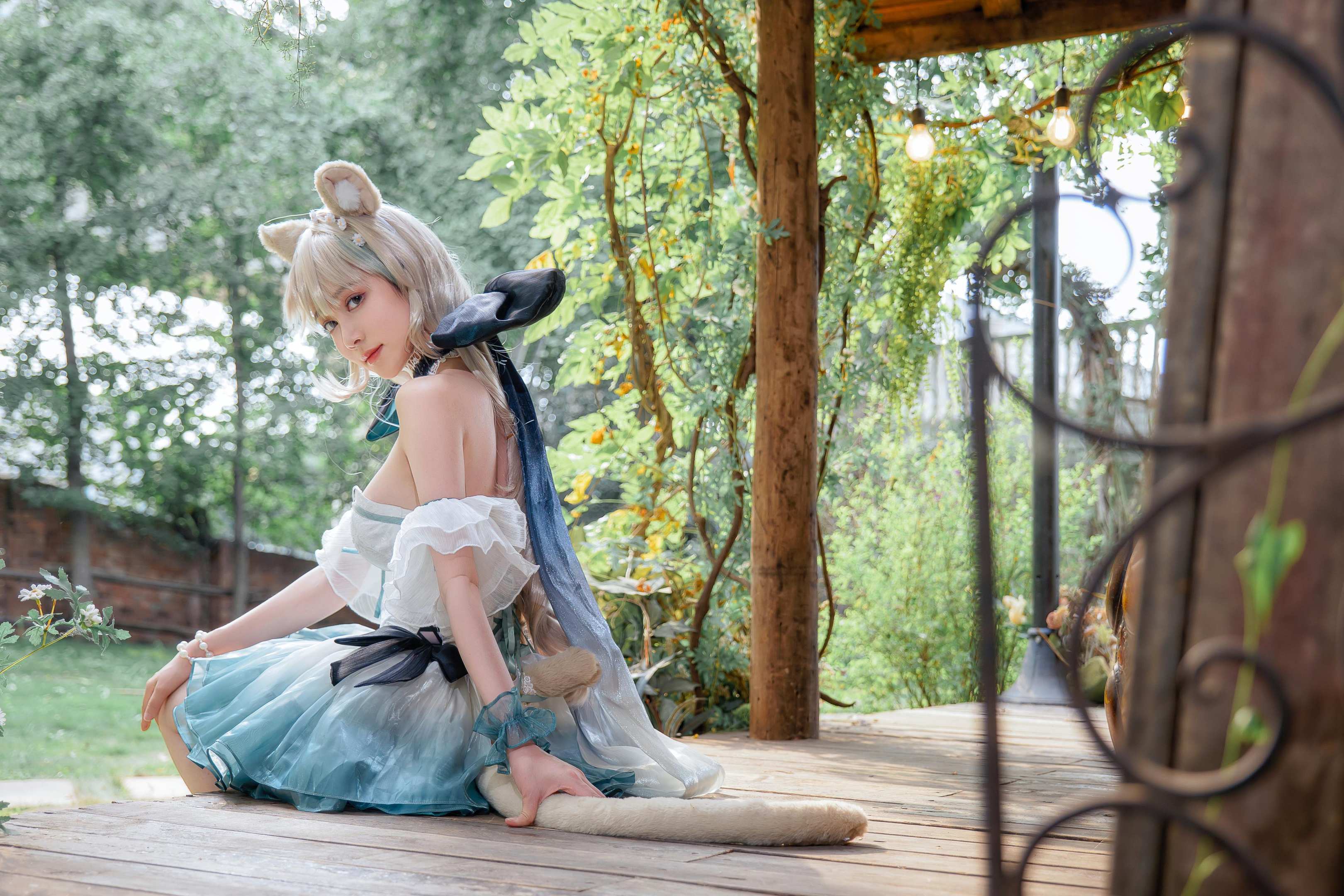 Cosplay Lynette ngoai troi Niannian Nnian vay ngan