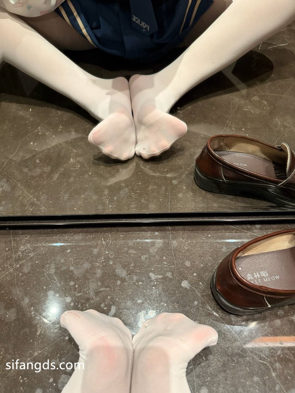 小甜泪 - 合法萝莉 私拍付费解锁 72P2V | cập nhật thư viện ảnh
