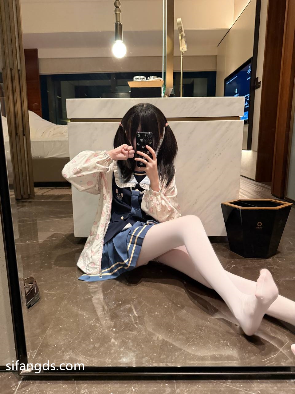 小甜泪 - 合法萝莉 私拍付费解锁 72P2V | cập nhật thư viện ảnh