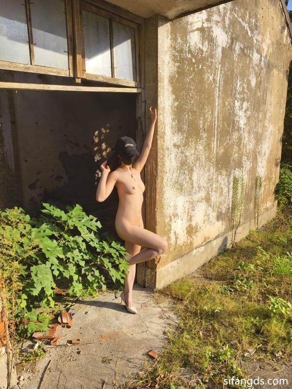 白桃汽水 - 文静女孩爱露出 30P19V