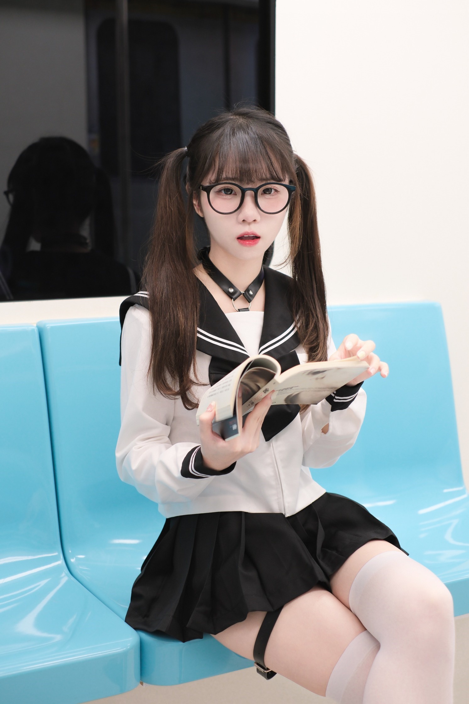 Cô Gái Trung Học Trên Xe Điện - 可可小白兔 70P
