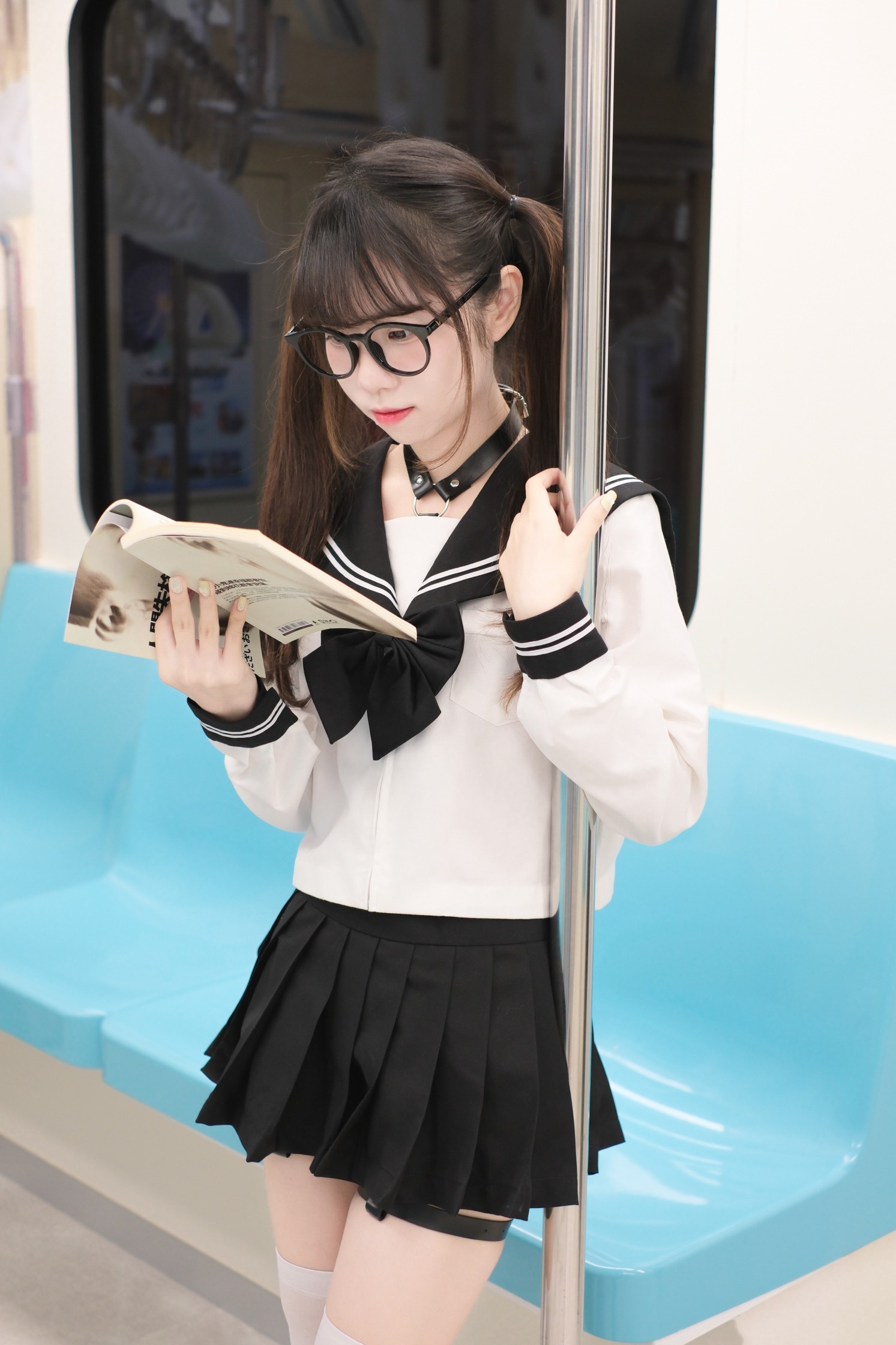 Cô Gái Trung Học Trên Xe Điện - 可可小白兔 70P