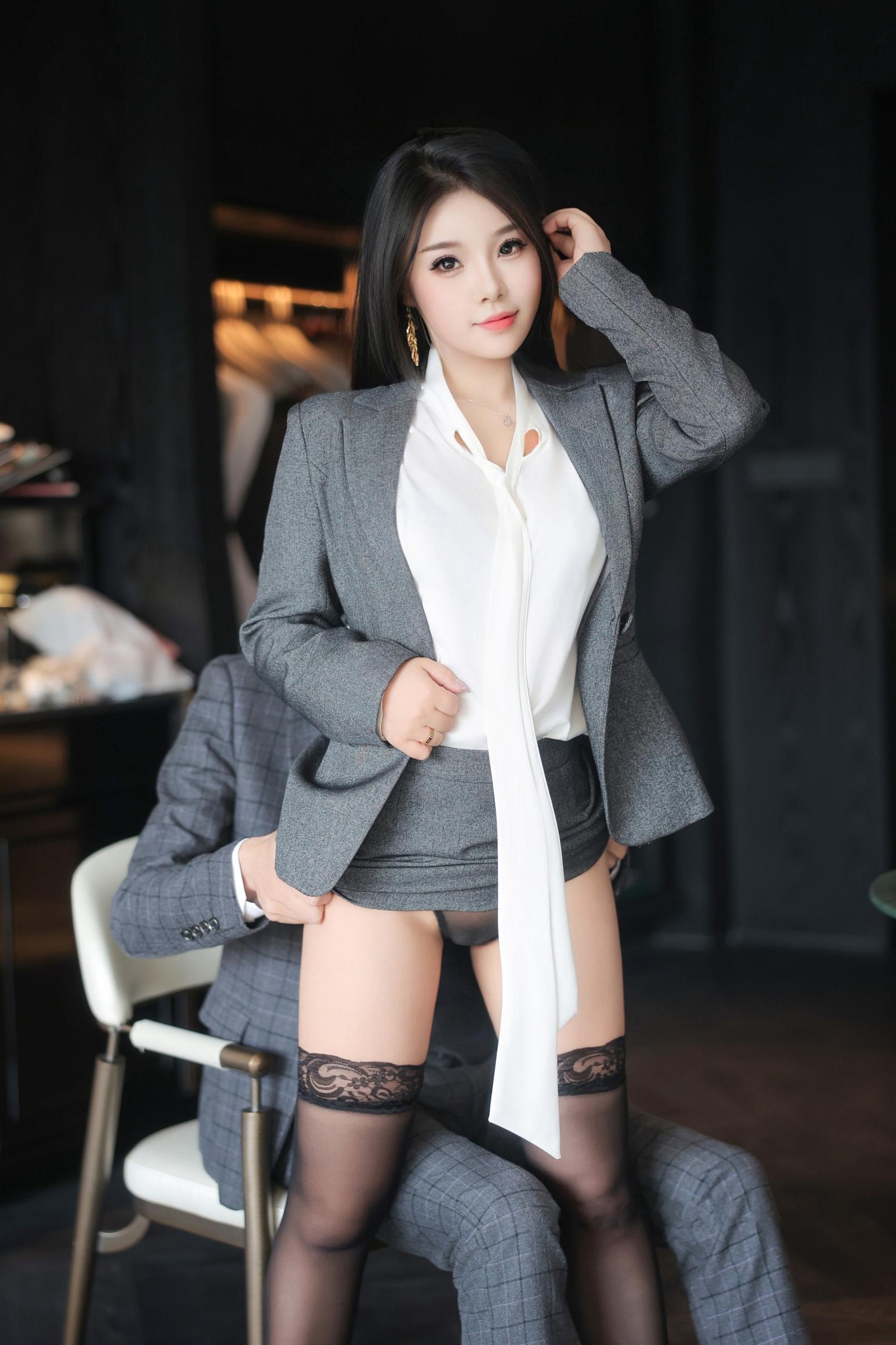 麦田 - R18 秀人网模特 OL职业装 90P