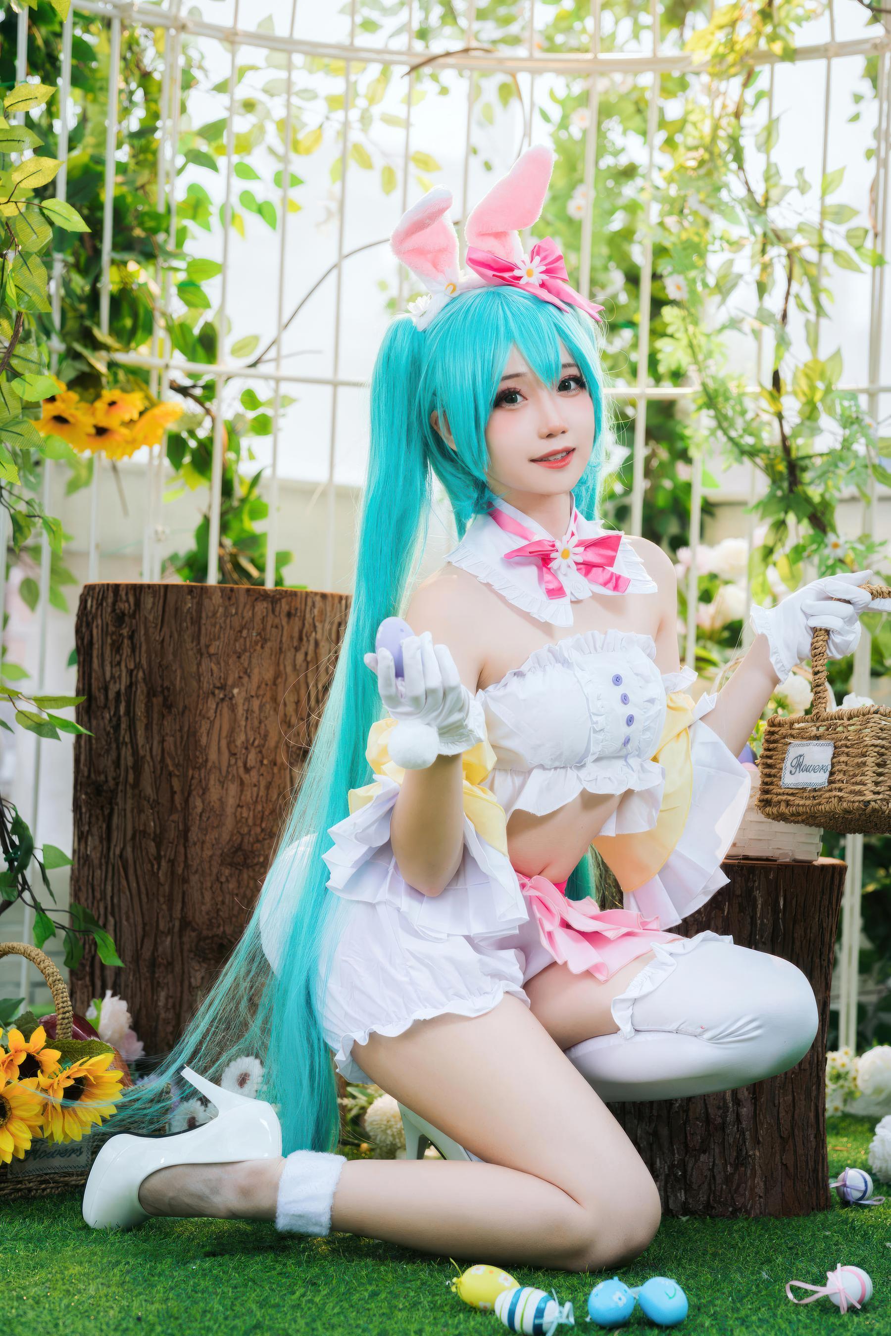 [cosplay] 焖焖碳 - cos 复活节兔子：真人写实性感兔女郎 白丝兔耳巨乳开档 极致肉感诱惑无修正 22P