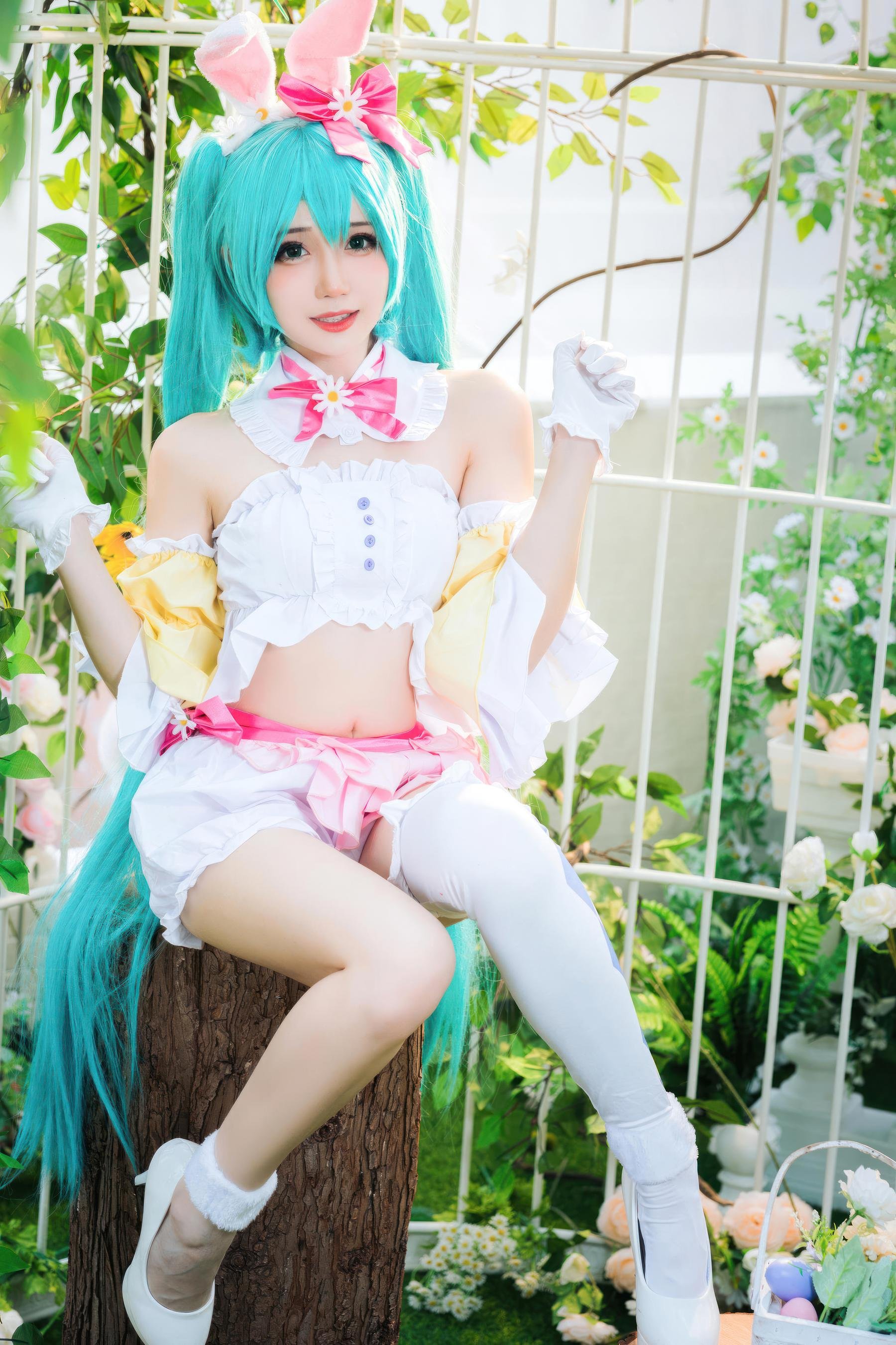 [cosplay] 焖焖碳 - cos 复活节兔子：真人写实性感兔女郎 白丝兔耳巨乳开档 极致肉感诱惑无修正 22P