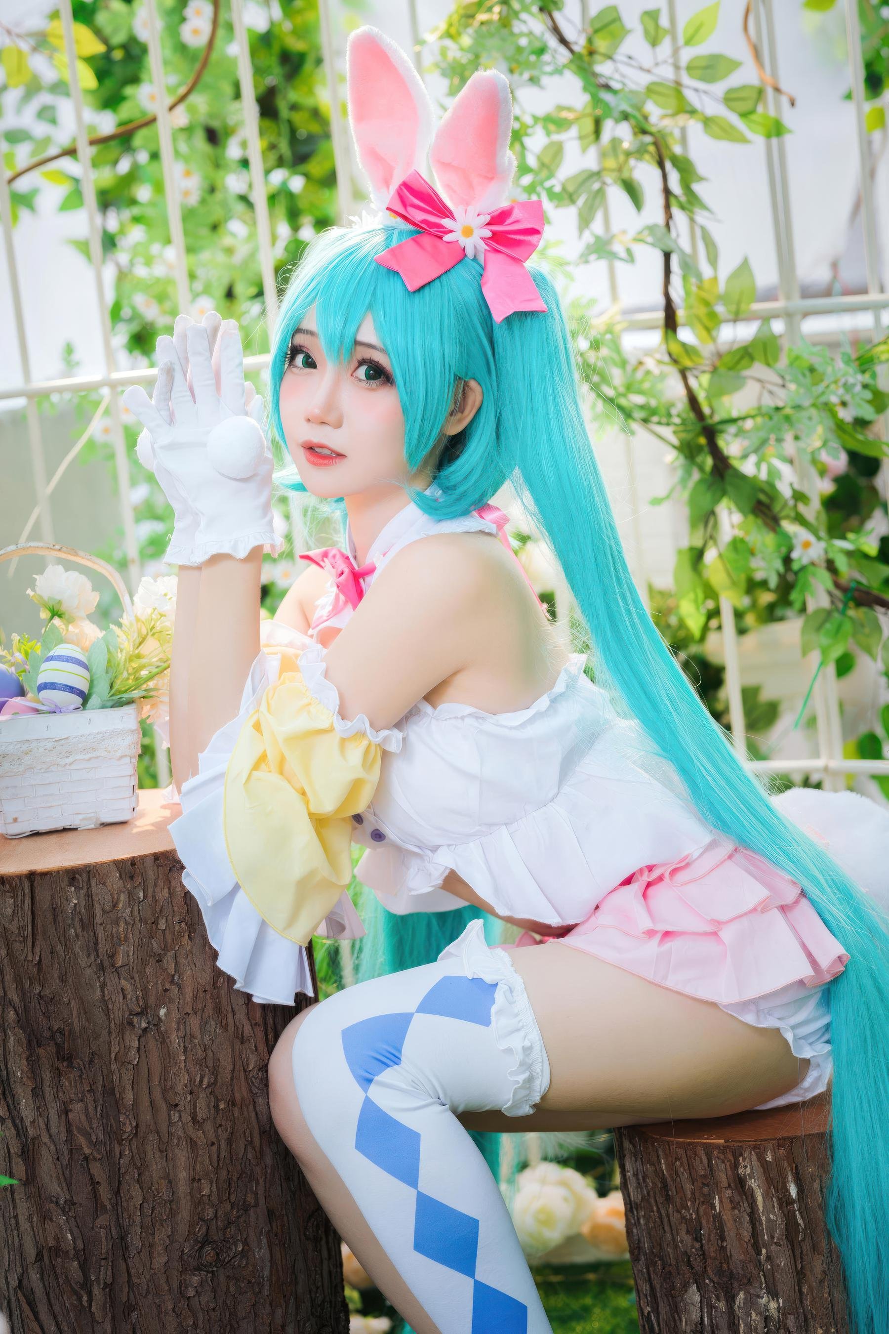 [cosplay] 焖焖碳 - cos 复活节兔子：真人写实性感兔女郎 白丝兔耳巨乳开档 极致肉感诱惑无修正 22P