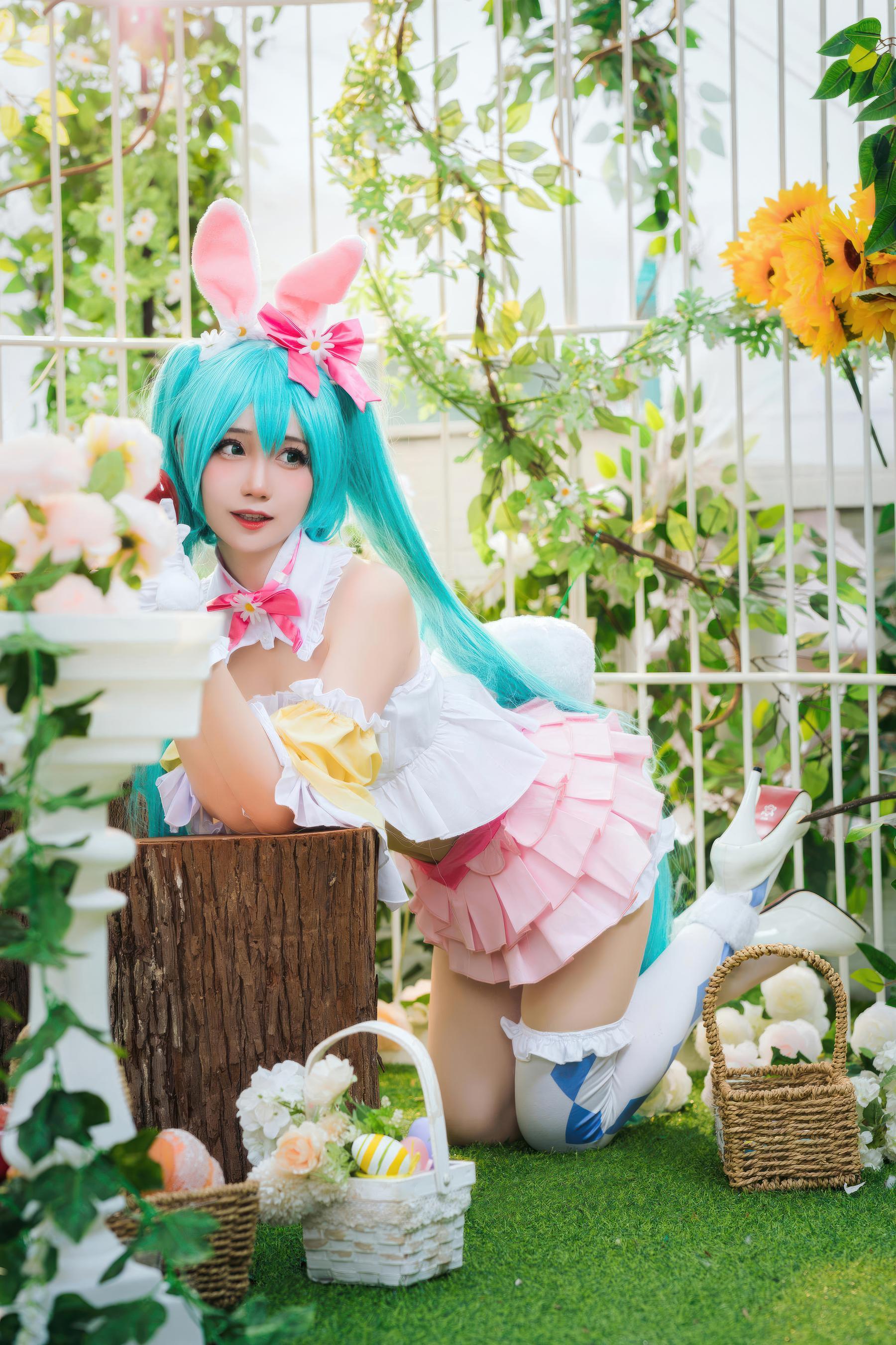 [cosplay] 焖焖碳 - cos 复活节兔子：真人写实性感兔女郎 白丝兔耳巨乳开档 极致肉感诱惑无修正 22P