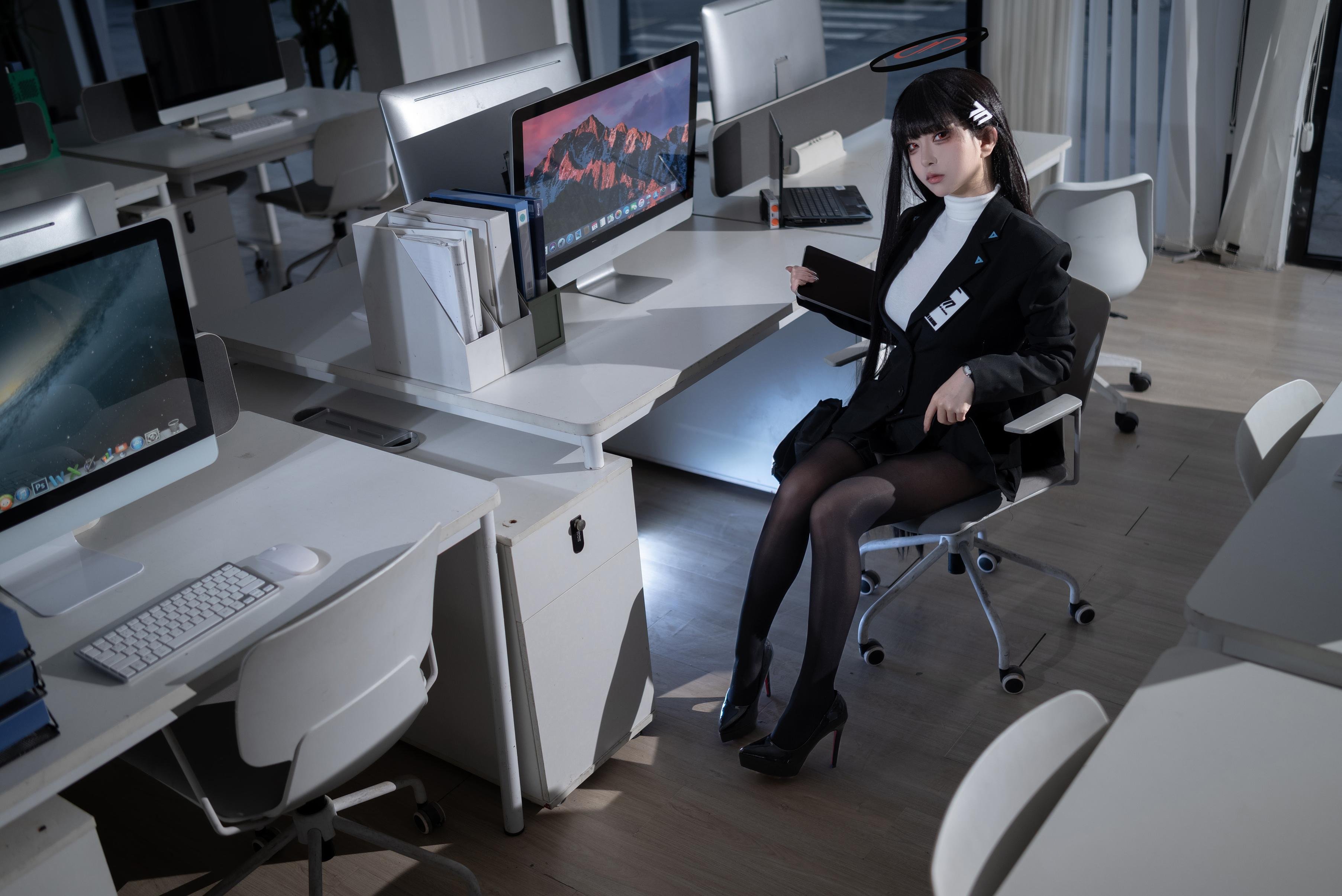 '[cosplay] Vectory Fish - Cosplay Tinh Tế của Yueli Yin: Thỏ Nữ Quyến Rũ Thực Tế, Tóc Đen, Ngực Khủng, Tất Đen Mở Đường, Cám Dỗ Tột Độ 36P'