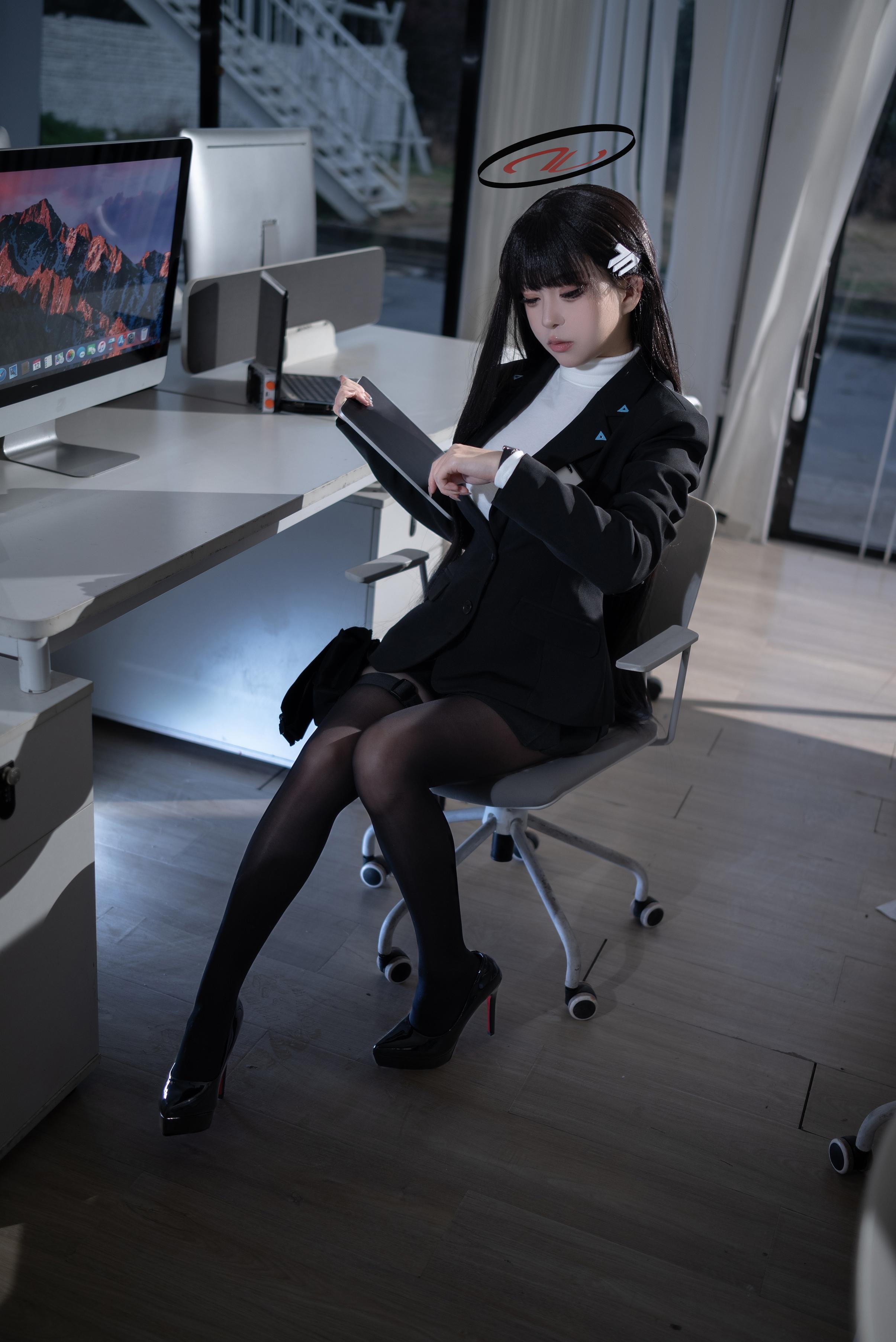 '[cosplay] Vectory Fish - Cosplay Tinh Tế của Yueli Yin: Thỏ Nữ Quyến Rũ Thực Tế, Tóc Đen, Ngực Khủng, Tất Đen Mở Đường, Cám Dỗ Tột Độ 36P'