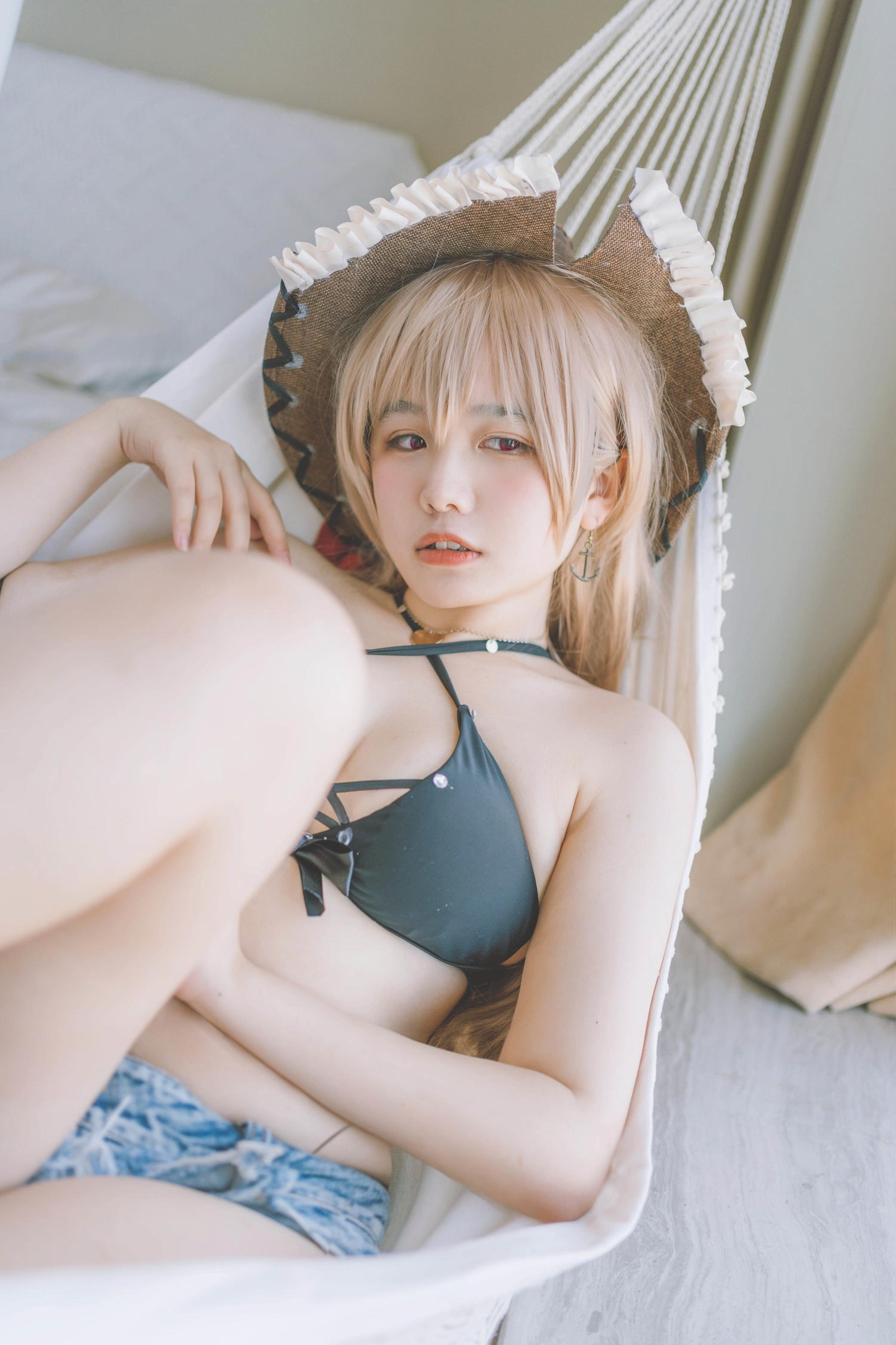 '[cosplay] 阿半 hôm nay rất vui - cos Jean Bart: trang phục bơi cướp biển chân thực, tóc đen, bikini rách, ngực khủng ướt át, quyến rũ tột độ 20P'