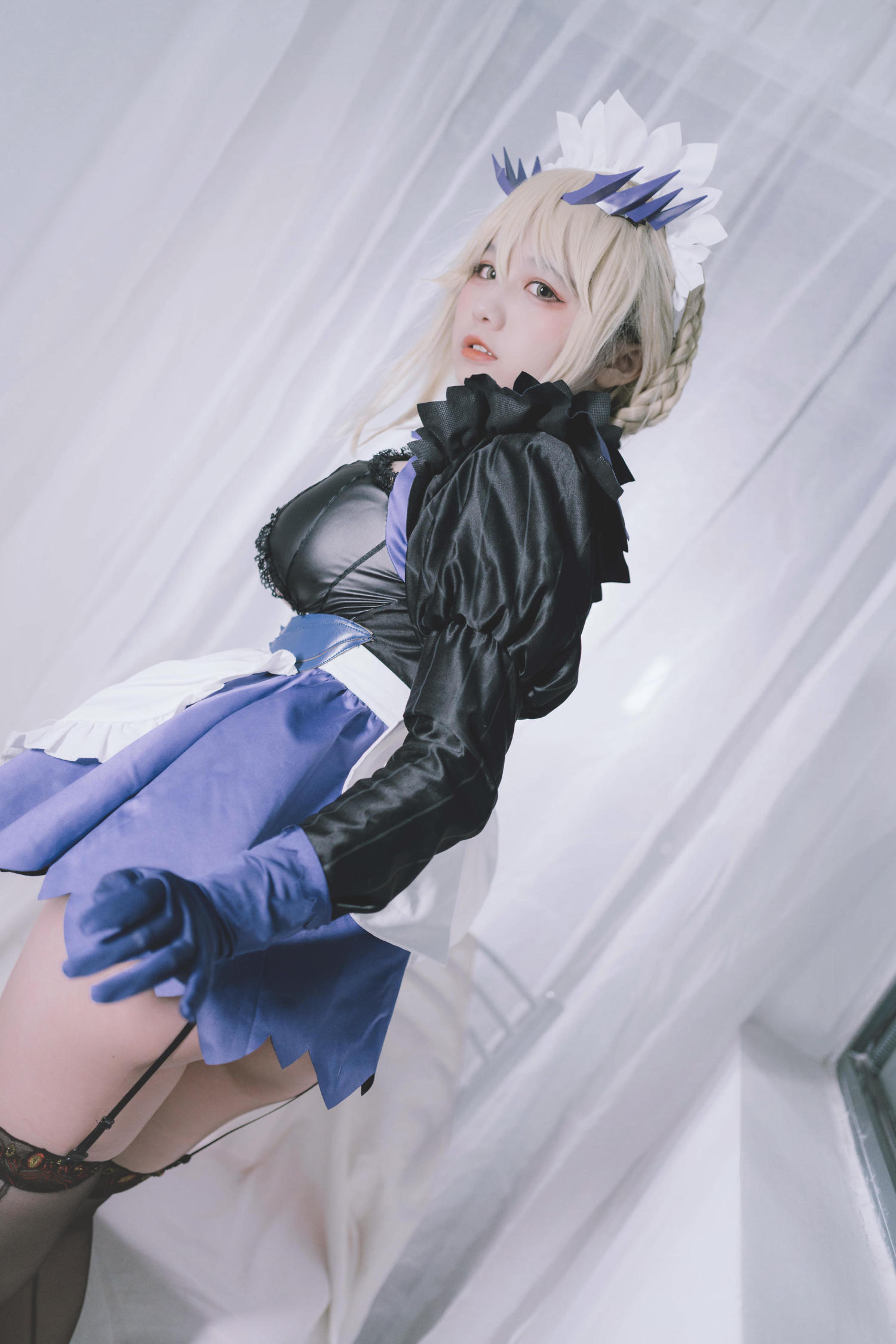 '[cosplay] 阿半 hôm nay rất vui - cos 黑枪呆: thực tế FGO nữ hầu gái súng đen, tóc đen mắt vàng, bộ hầu gái rách rưới, ngực khủng, tất đen, cực độ sa ngã, không chỉnh sửa 68P'