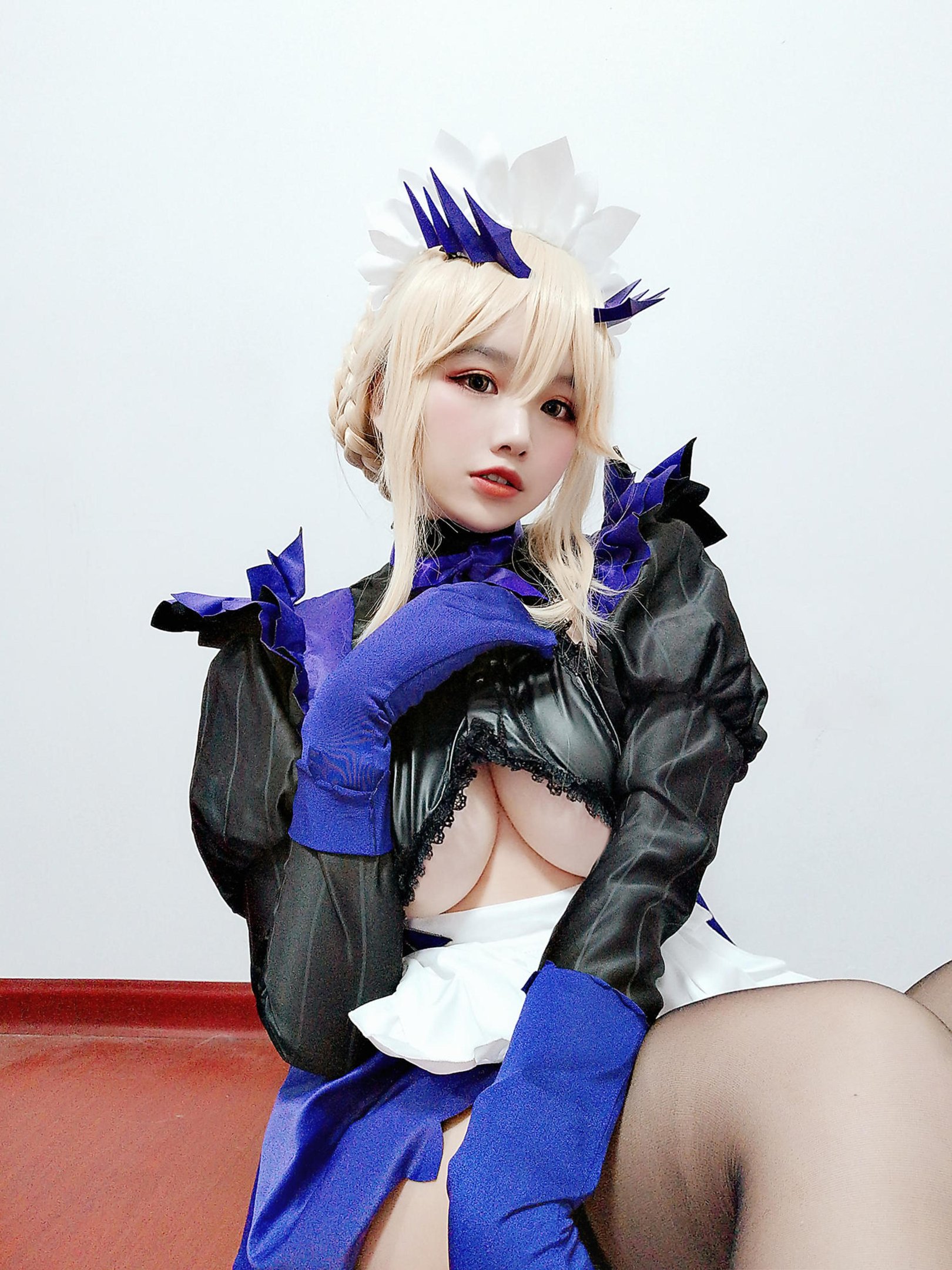 '[cosplay] 阿半 hôm nay rất vui - cos 黑枪呆: thực tế FGO nữ hầu gái súng đen, tóc đen mắt vàng, bộ hầu gái rách rưới, ngực khủng, tất đen, cực độ sa ngã, không chỉnh sửa 68P'