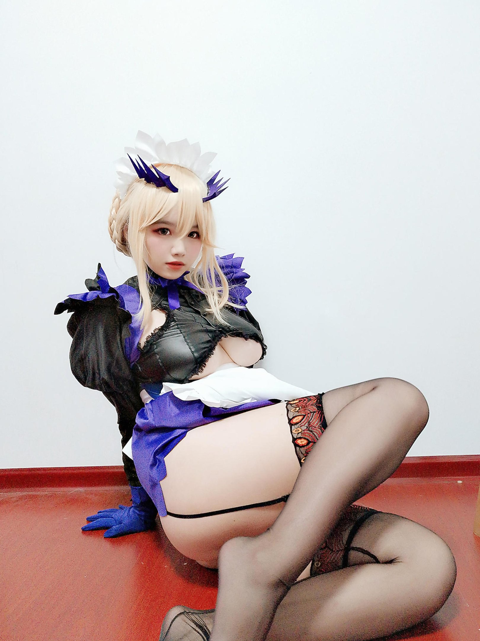 '[cosplay] 阿半 hôm nay rất vui - cos 黑枪呆: thực tế FGO nữ hầu gái súng đen, tóc đen mắt vàng, bộ hầu gái rách rưới, ngực khủng, tất đen, cực độ sa ngã, không chỉnh sửa 68P'