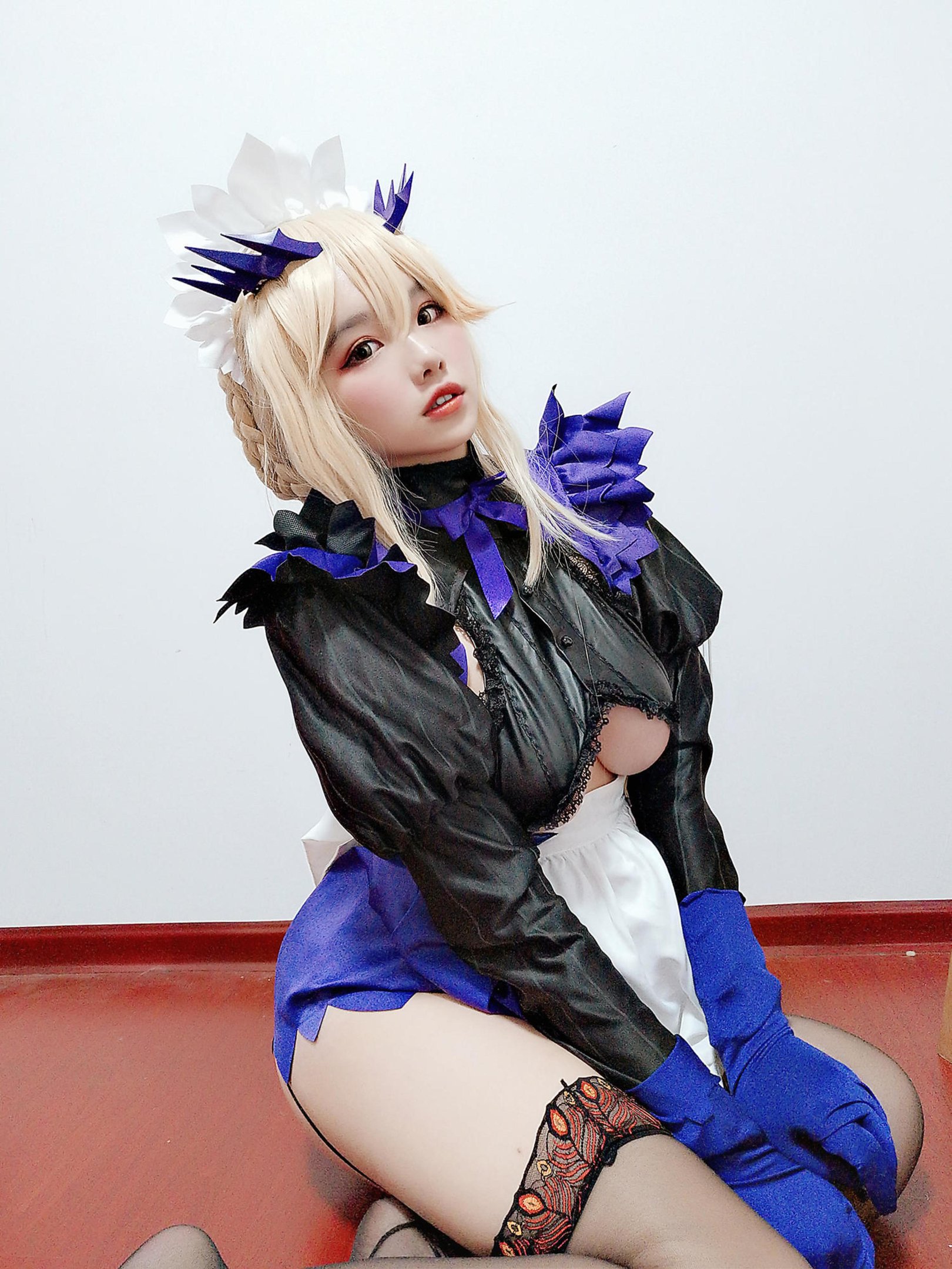 '[cosplay] 阿半 hôm nay rất vui - cos 黑枪呆: thực tế FGO nữ hầu gái súng đen, tóc đen mắt vàng, bộ hầu gái rách rưới, ngực khủng, tất đen, cực độ sa ngã, không chỉnh sửa 68P'
