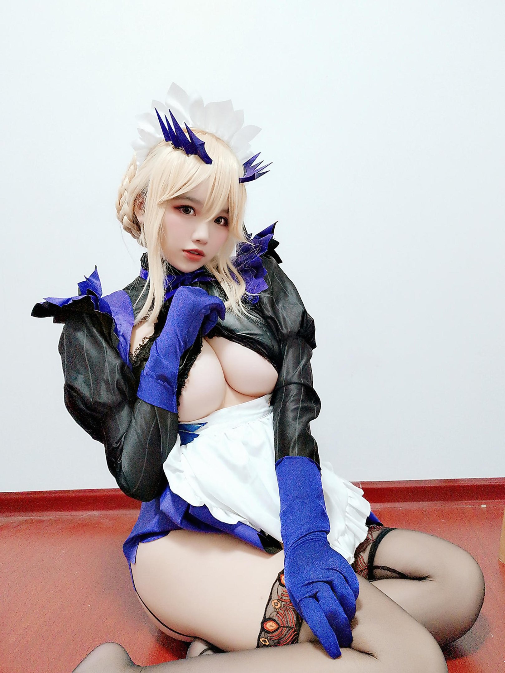 '[cosplay] 阿半 hôm nay rất vui - cos 黑枪呆: thực tế FGO nữ hầu gái súng đen, tóc đen mắt vàng, bộ hầu gái rách rưới, ngực khủng, tất đen, cực độ sa ngã, không chỉnh sửa 68P'