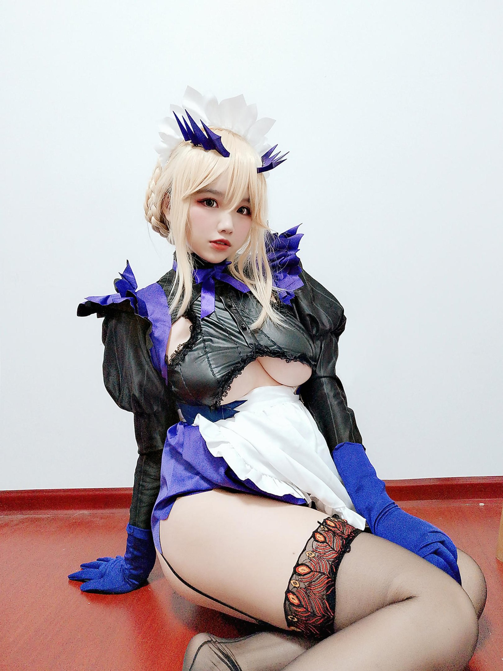 '[cosplay] 阿半 hôm nay rất vui - cos 黑枪呆: thực tế FGO nữ hầu gái súng đen, tóc đen mắt vàng, bộ hầu gái rách rưới, ngực khủng, tất đen, cực độ sa ngã, không chỉnh sửa 68P'