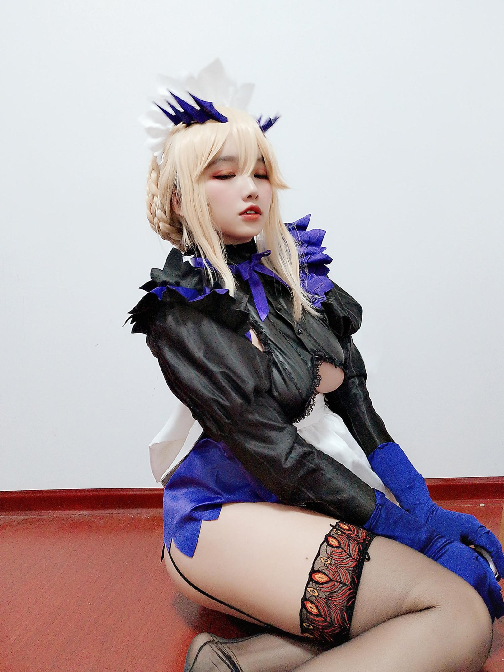 '[cosplay] 阿半 hôm nay rất vui - cos 黑枪呆: thực tế FGO nữ hầu gái súng đen, tóc đen mắt vàng, bộ hầu gái rách rưới, ngực khủng, tất đen, cực độ sa ngã, không chỉnh sửa 68P'